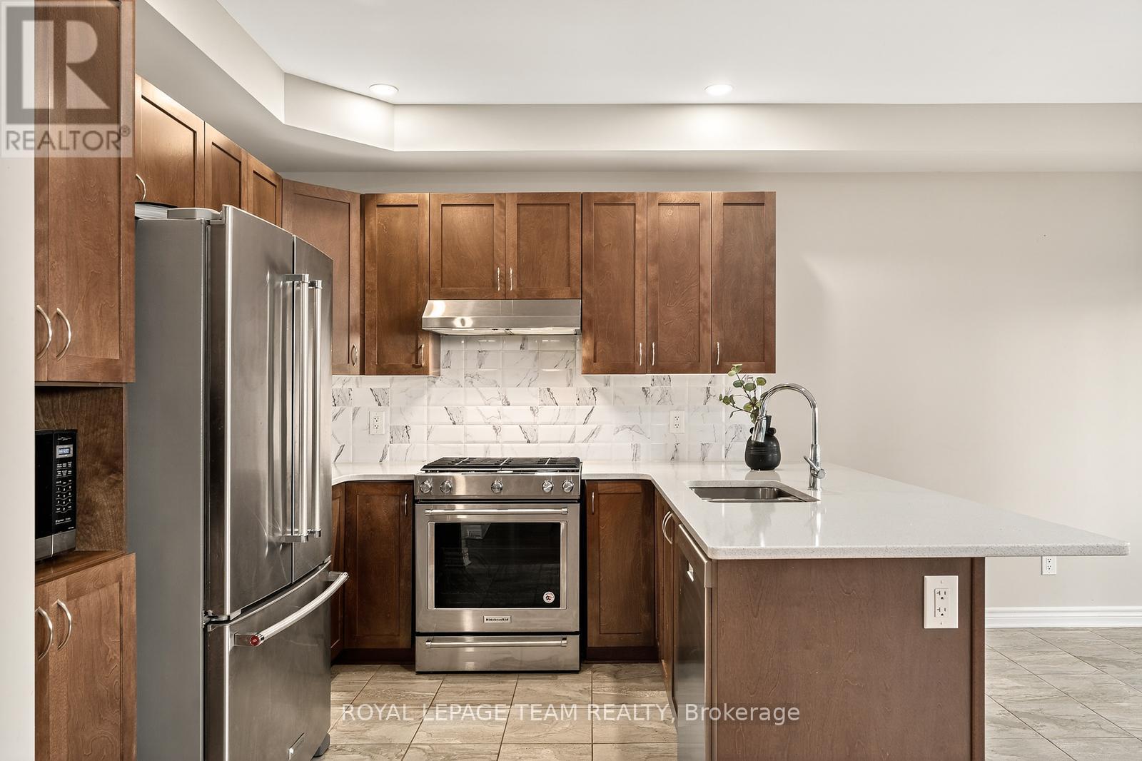 619 Geranium Walk, Ottawa, ON - Indoor Photo Showing Kitchen With Stainless Steel Kitchen With Upgraded Kitchen