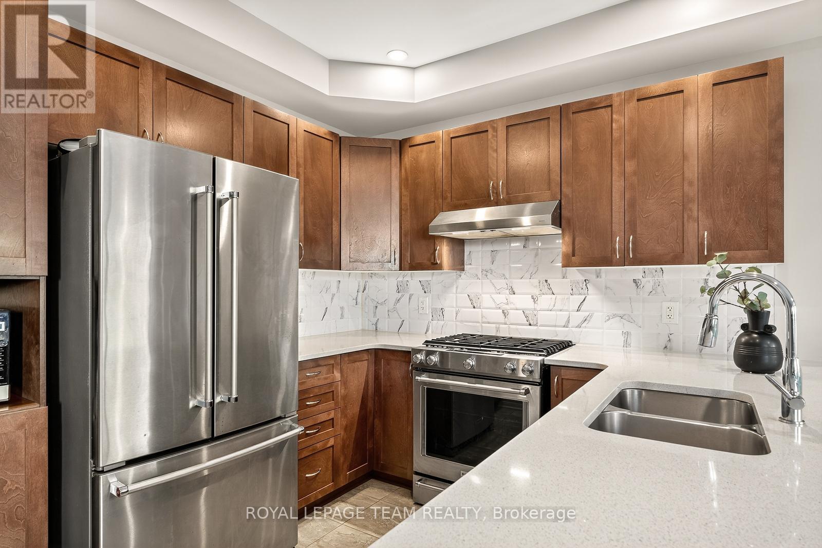 619 Geranium Walk, Ottawa, ON - Indoor Photo Showing Kitchen With Stainless Steel Kitchen With Double Sink