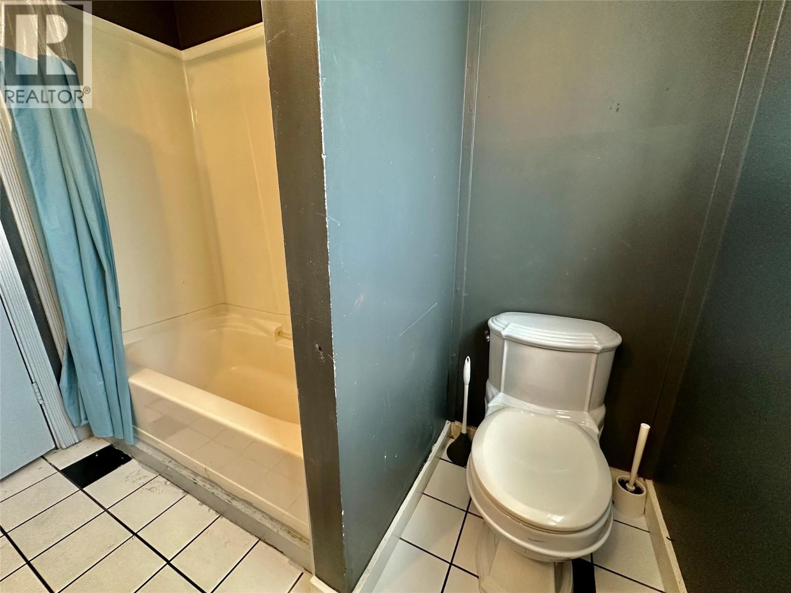 475 Hollywood Road S, Kelowna, BC - Indoor Photo Showing Bathroom