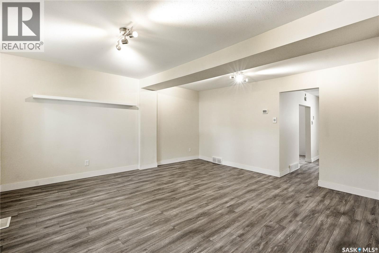 927 4Th Avenue N, Saskatoon, SK - Indoor Photo Showing Other Room