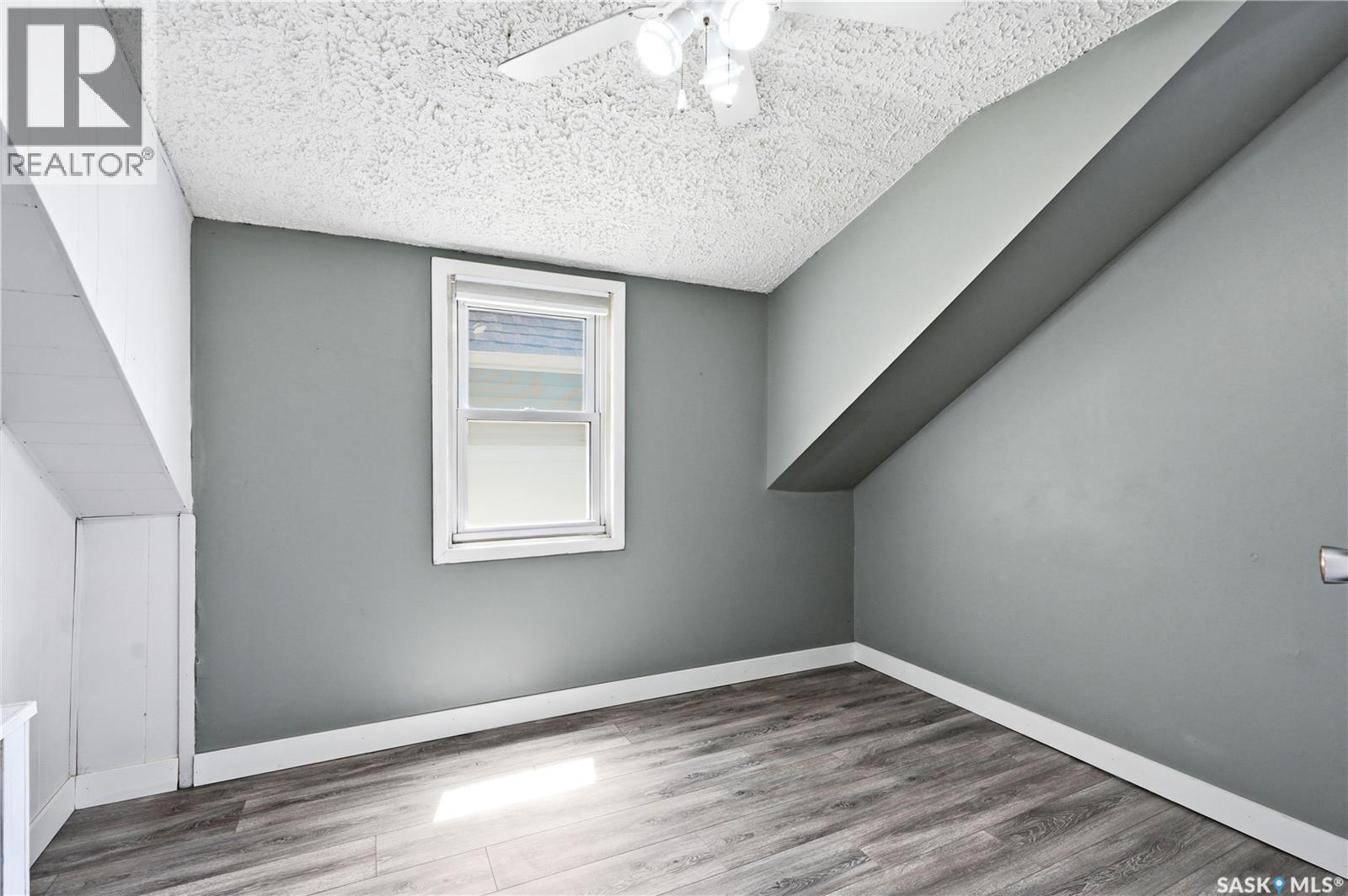 927 4Th Avenue N, Saskatoon, SK - Indoor Photo Showing Other Room