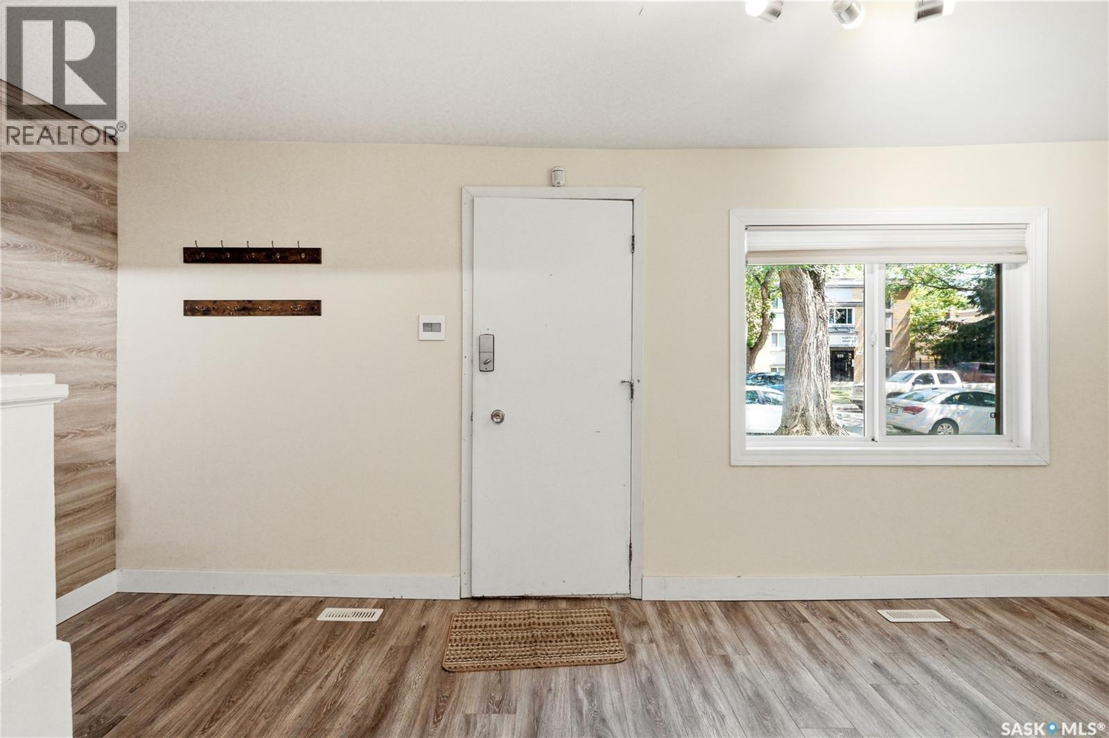 927 4Th Avenue N, Saskatoon, SK - Indoor Photo Showing Other Room