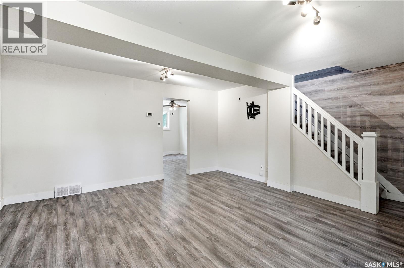 927 4Th Avenue N, Saskatoon, SK - Indoor Photo Showing Other Room