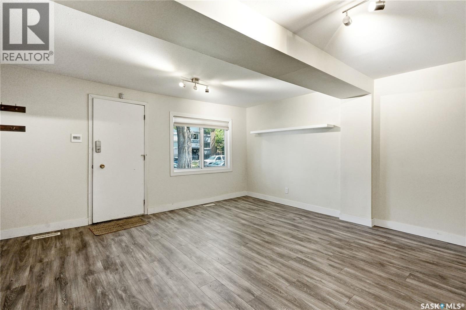 927 4Th Avenue N, Saskatoon, SK - Indoor Photo Showing Other Room