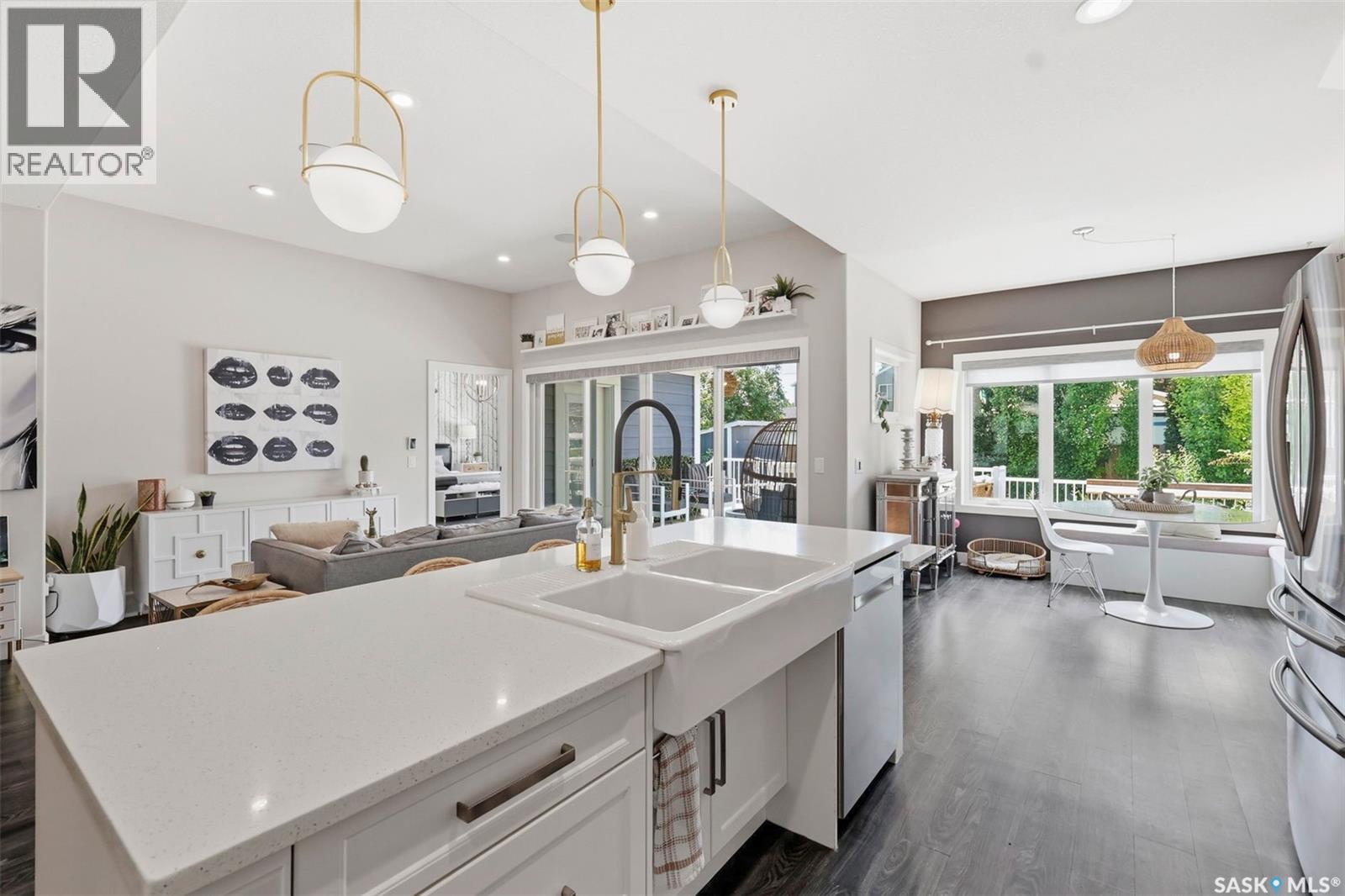 1521 10Th Avenue N, Saskatoon, SK - Indoor Photo Showing Kitchen With Double Sink