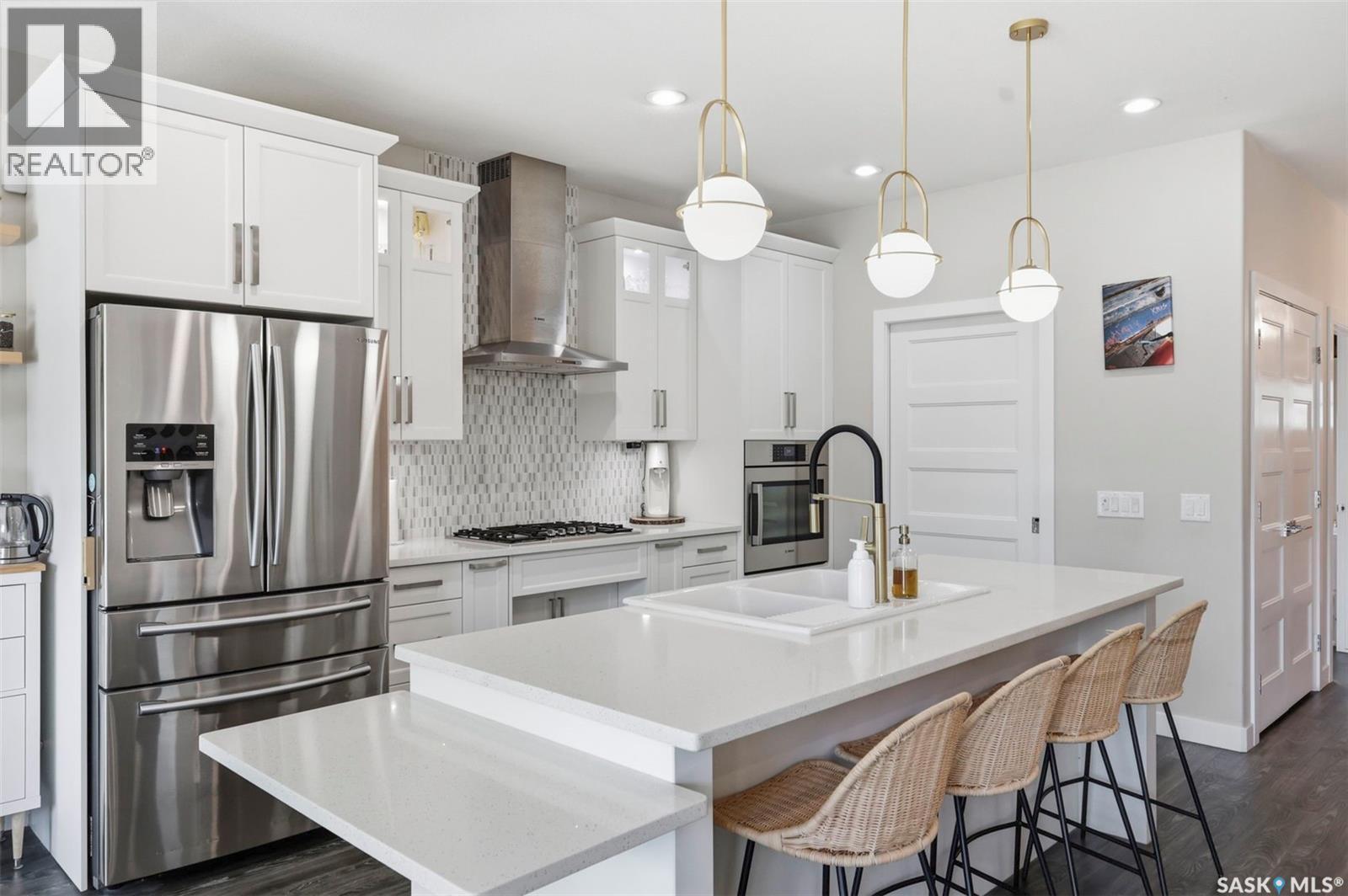 1521 10Th Avenue N, Saskatoon, SK - Indoor Photo Showing Kitchen With Double Sink With Upgraded Kitchen