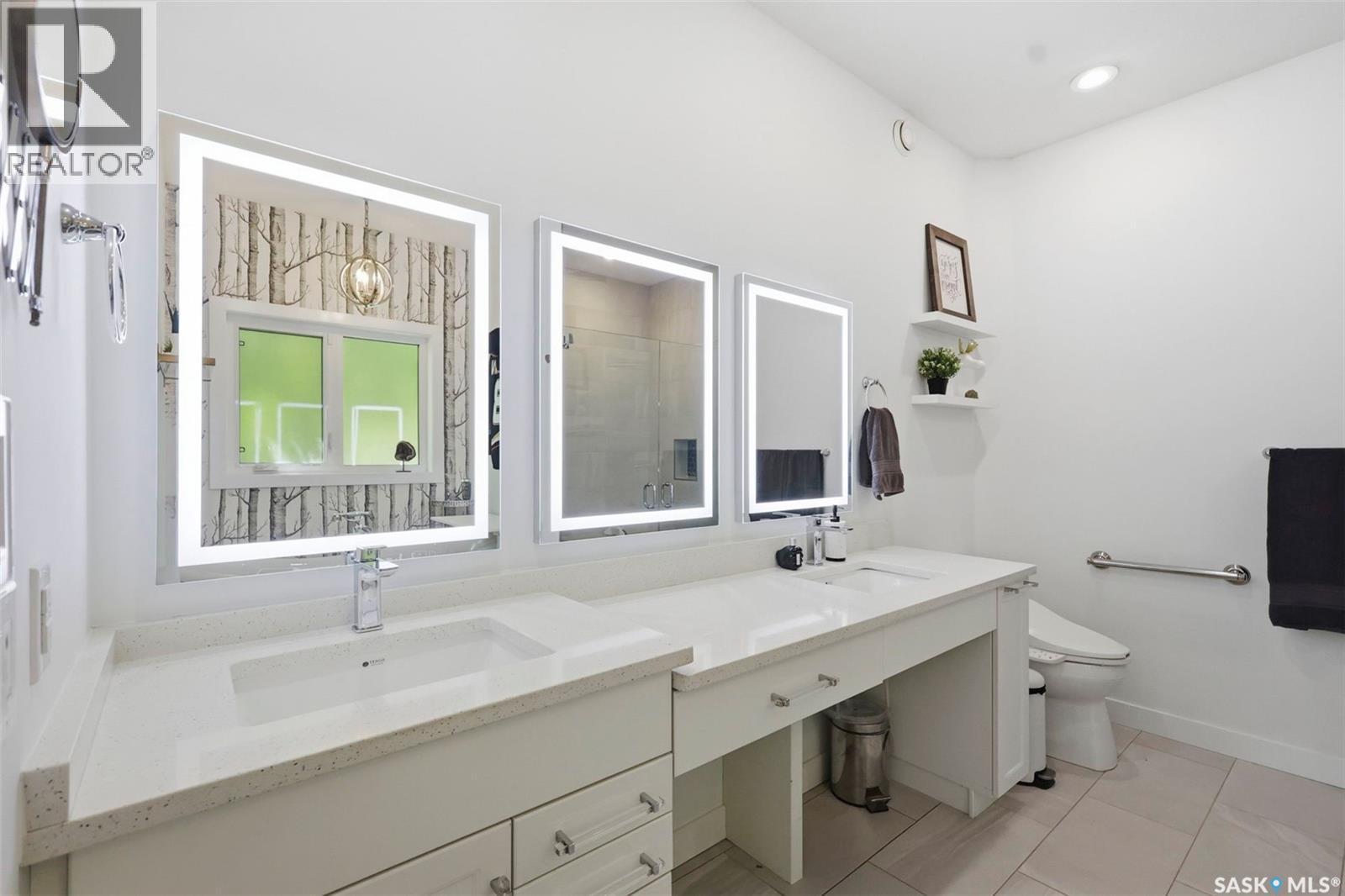 1521 10Th Avenue N, Saskatoon, SK - Indoor Photo Showing Bathroom