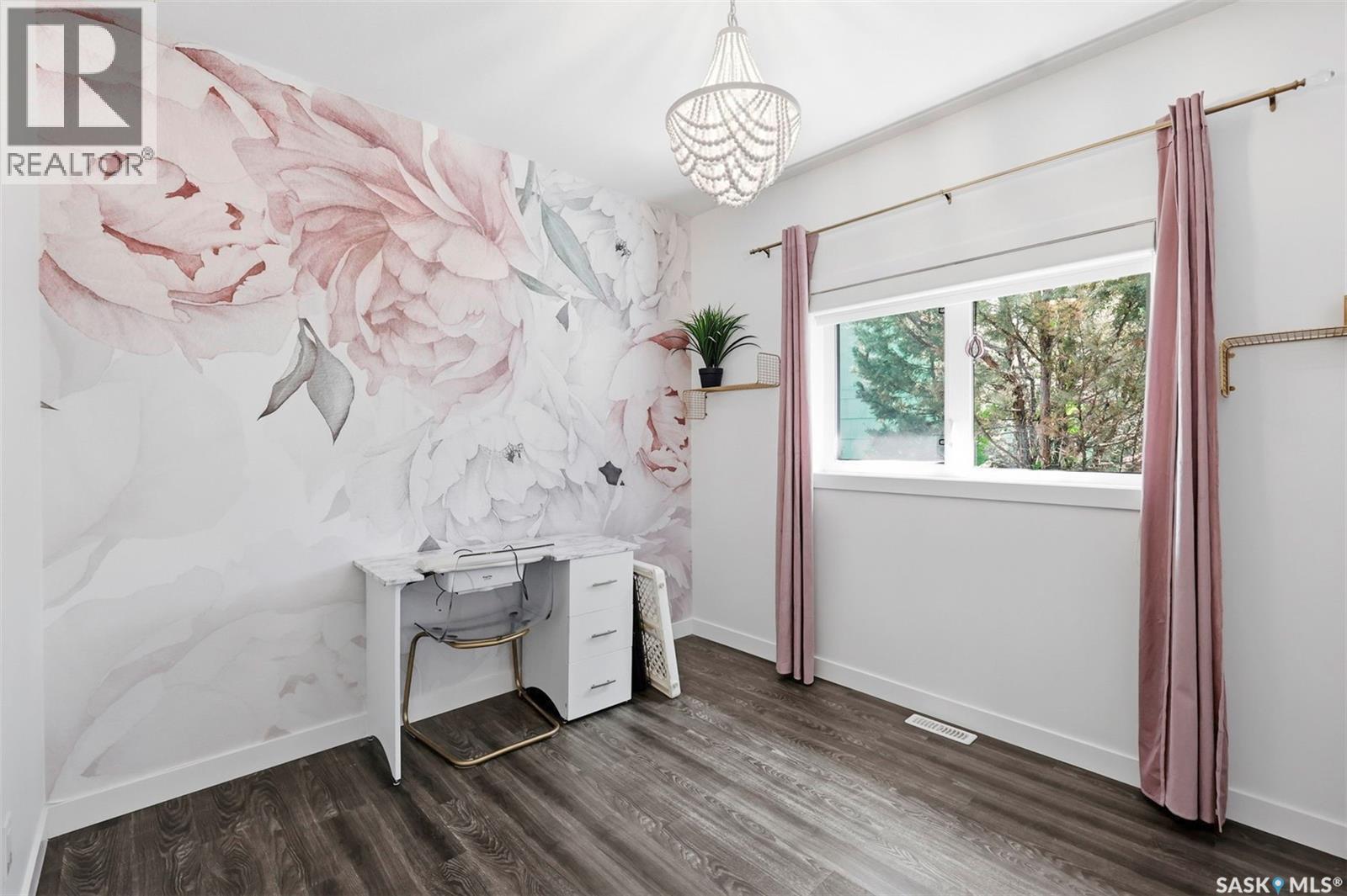 1521 10Th Avenue N, Saskatoon, SK - Indoor
