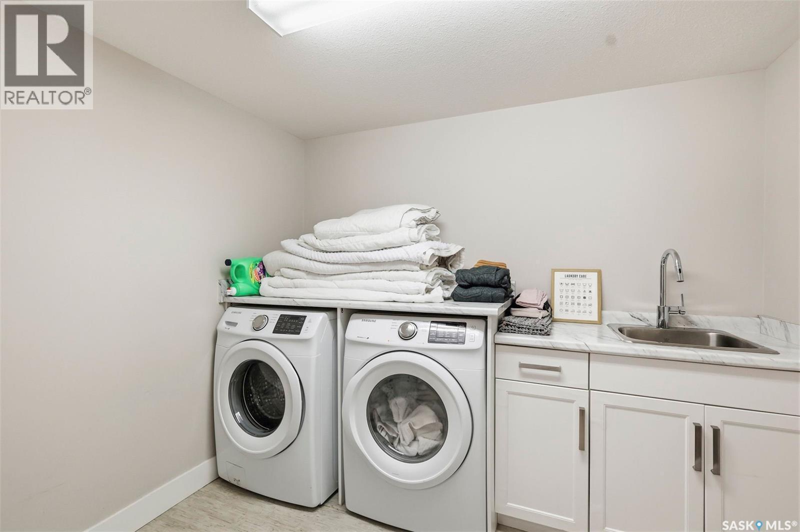 1521 10Th Avenue N, Saskatoon, SK - Indoor Photo Showing Laundry Room