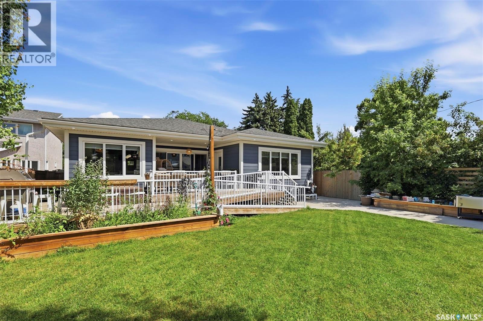 1521 10Th Avenue N, Saskatoon, SK - Outdoor With Deck Patio Veranda