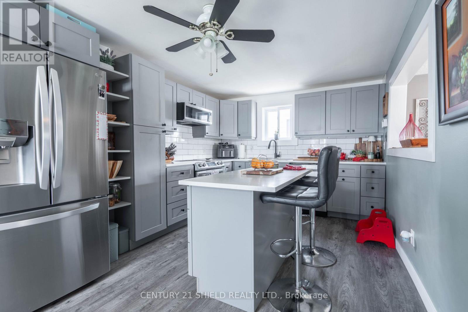 813 York Street, Cornwall, ON - Indoor Photo Showing Kitchen
