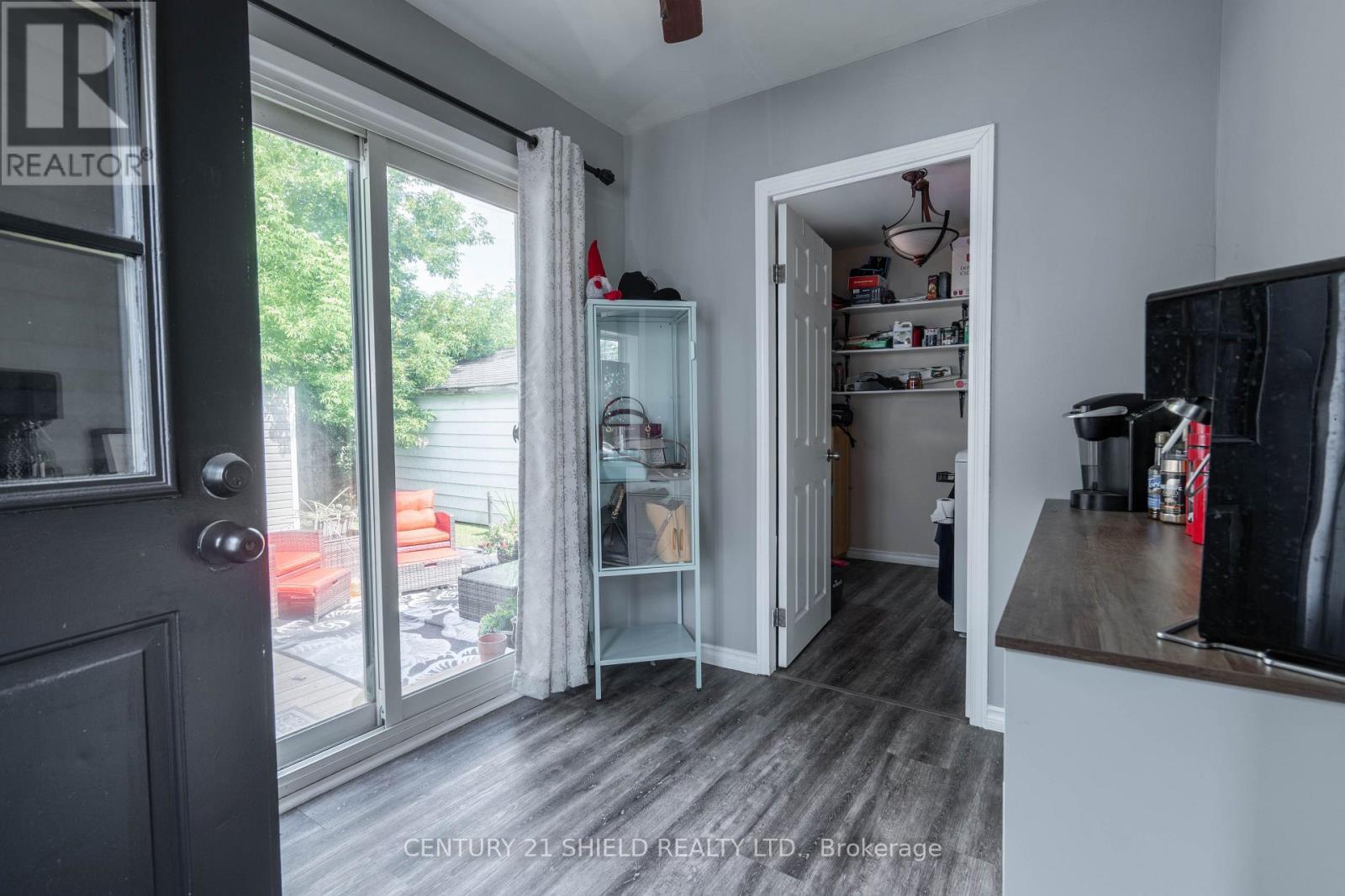 813 York Street, Cornwall, ON - Indoor Photo Showing Other Room With Fireplace