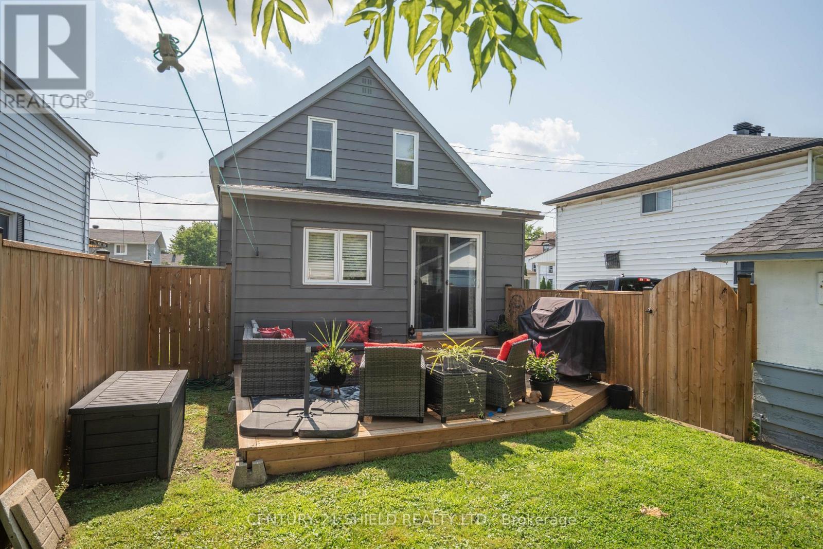 813 York Street, Cornwall, ON - Outdoor With Deck Patio Veranda With Exterior