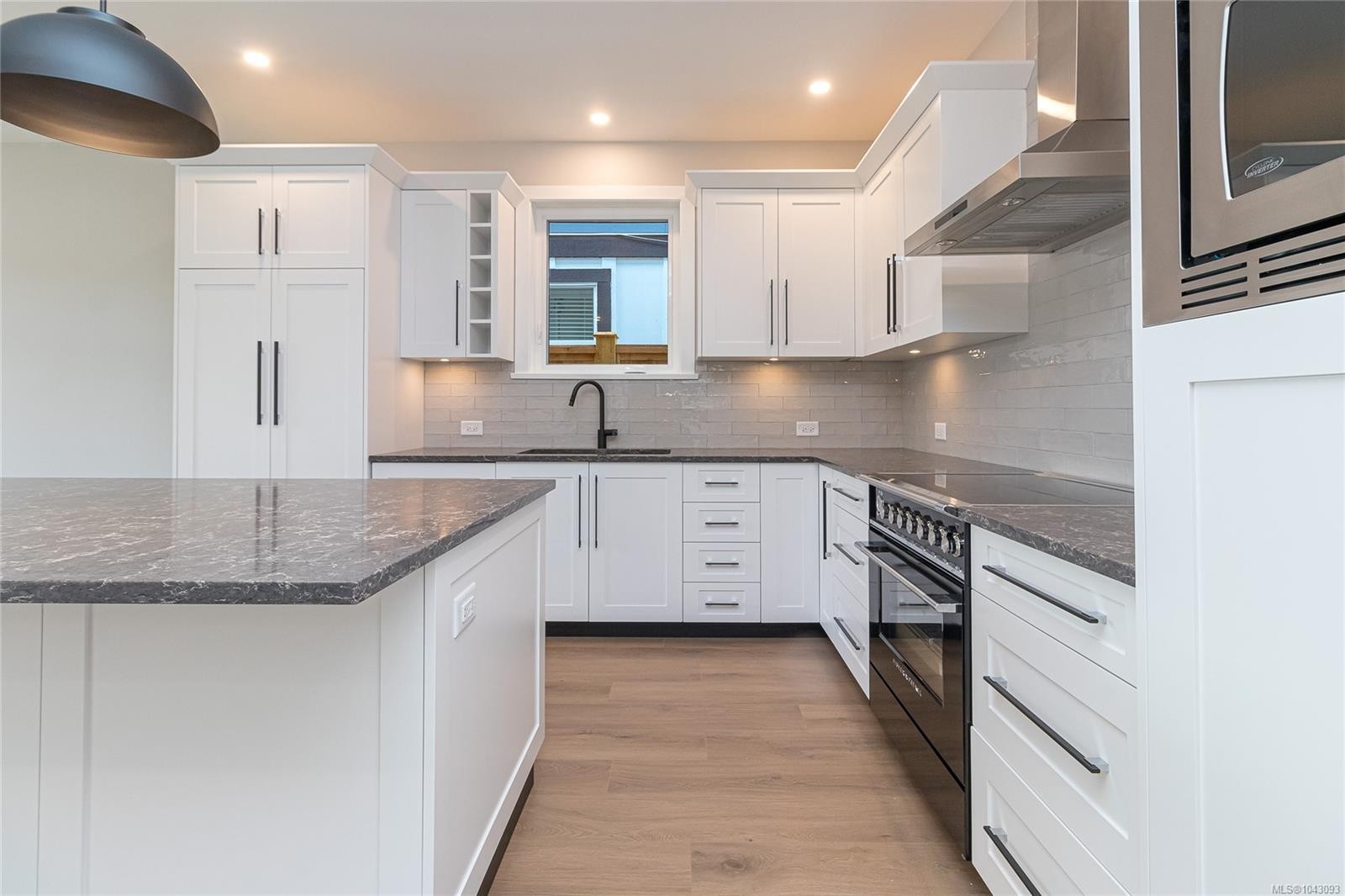 290 Seafield Rd, Colwood, BC