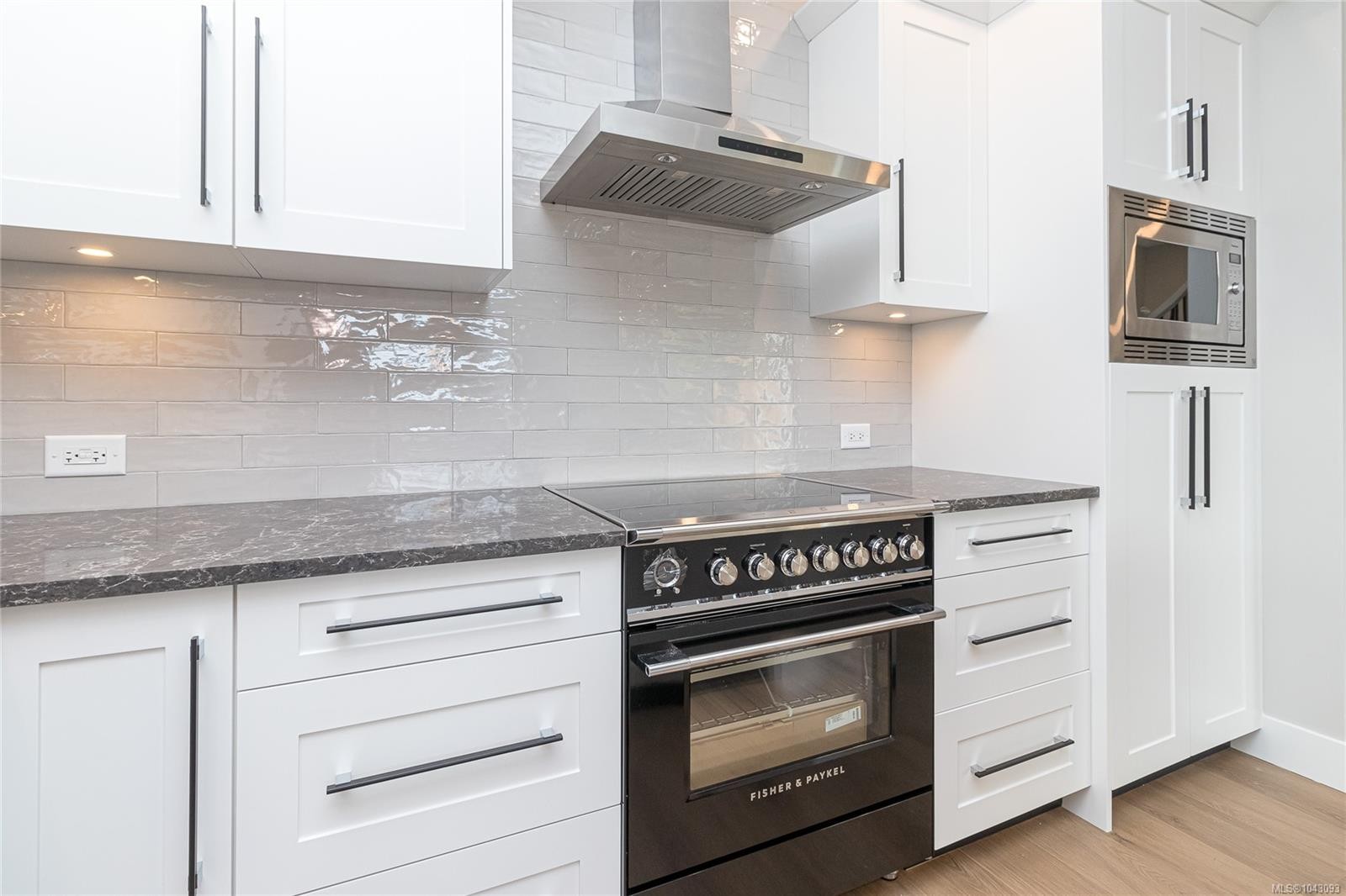 290 Seafield Rd, Colwood, BC