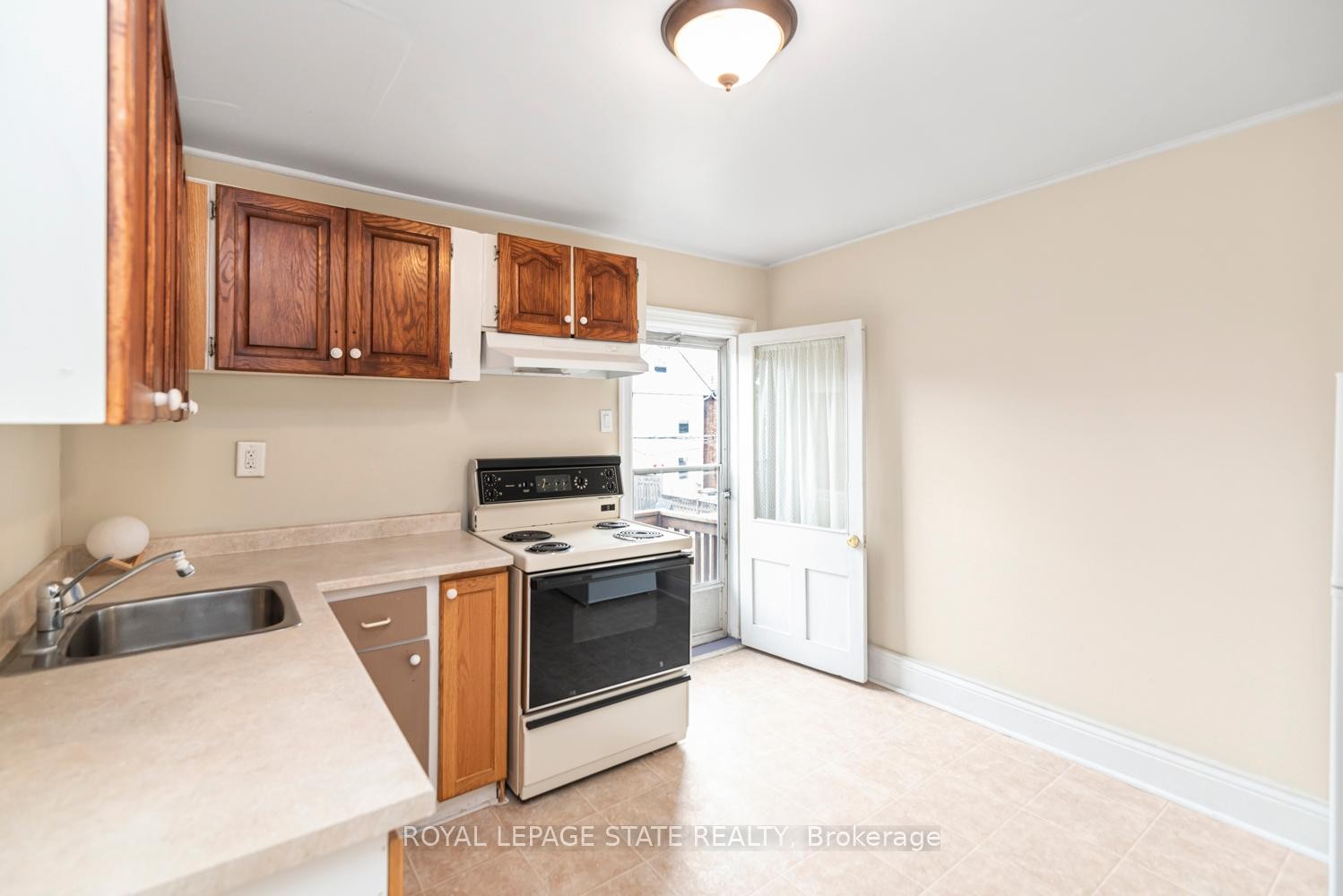 44 Arthur Avenue N, Hamilton, ON - Indoor Photo Showing Kitchen