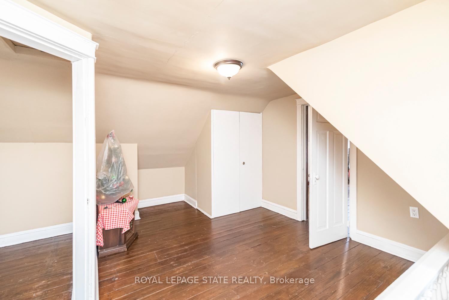 44 Arthur Avenue N, Hamilton, ON - Indoor Photo Showing Other Room