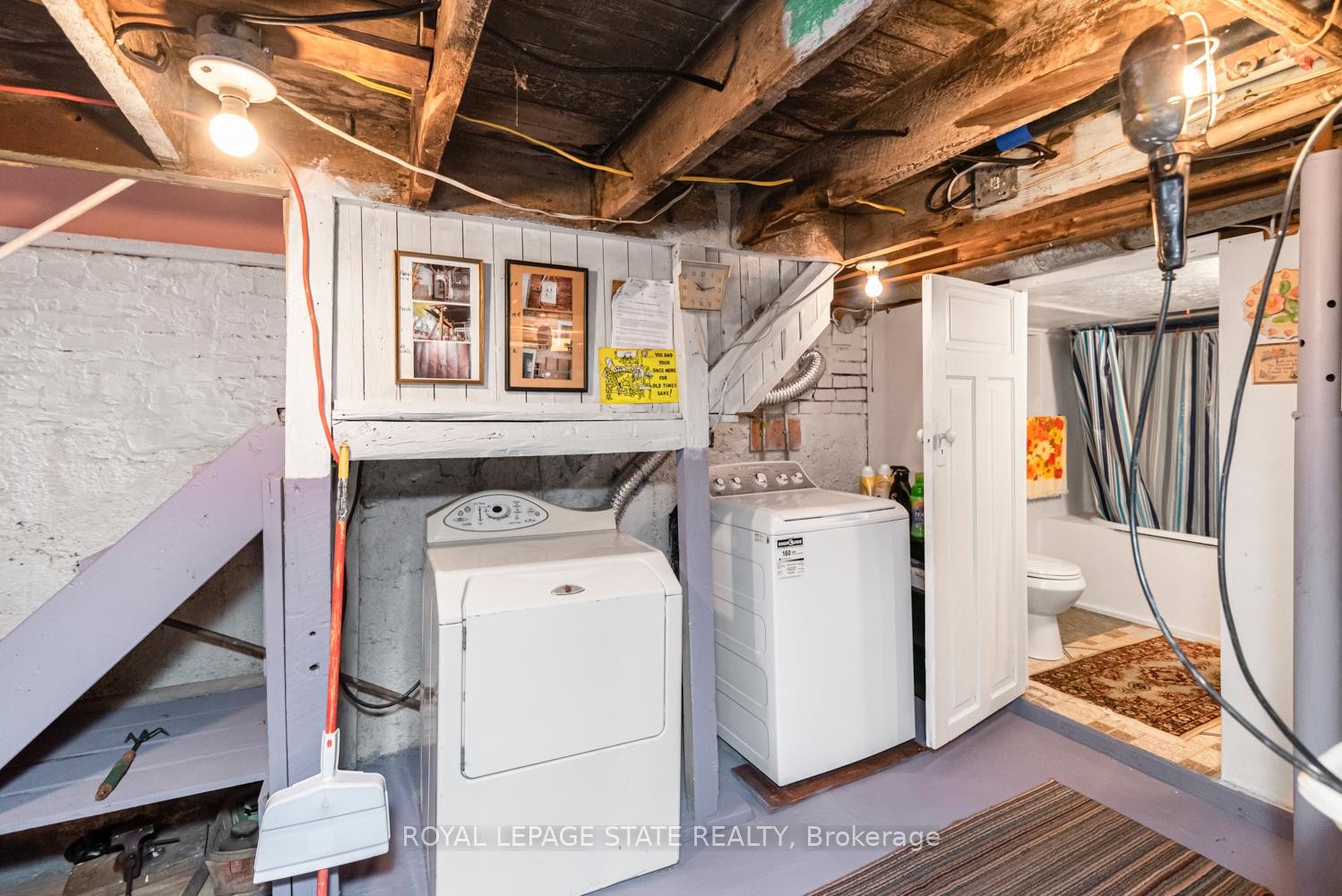 44 Arthur Avenue N, Hamilton, ON - Indoor Photo Showing Laundry Room
