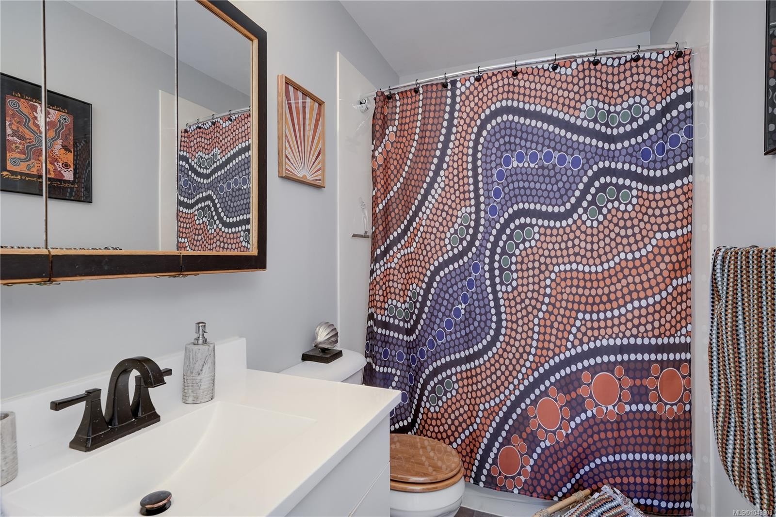 2165 Maple Ave, Sooke, BC - Indoor Photo Showing Bathroom