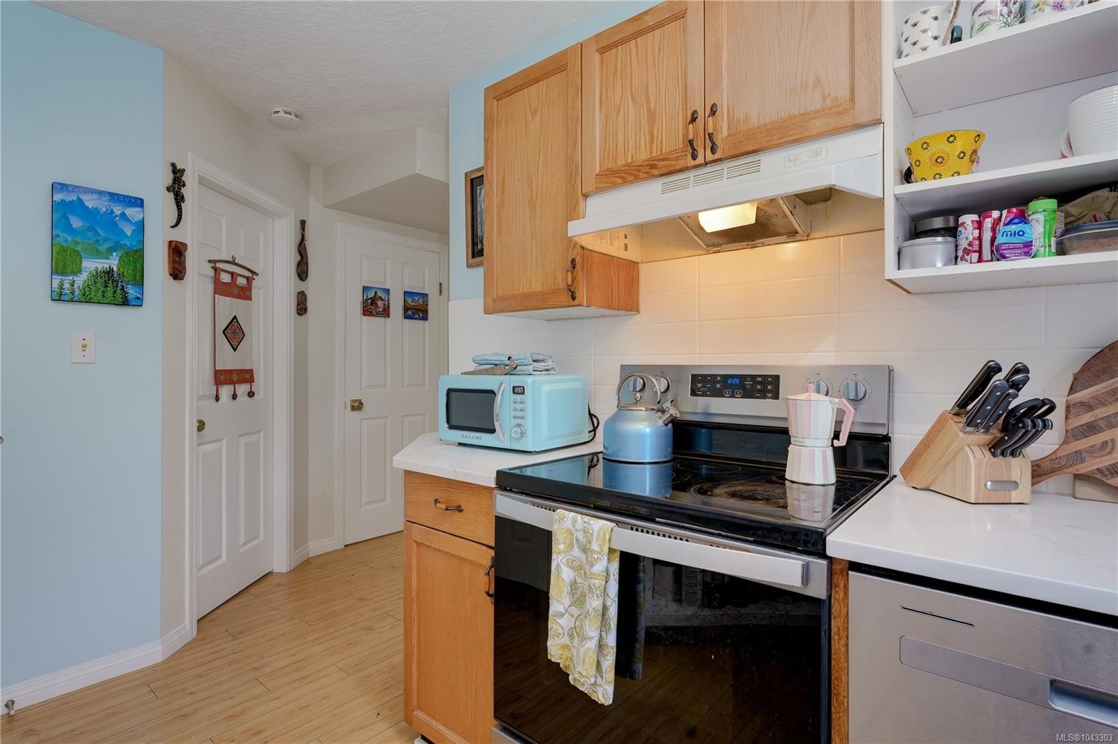 2165 Maple Ave, Sooke, BC - Indoor Photo Showing Kitchen