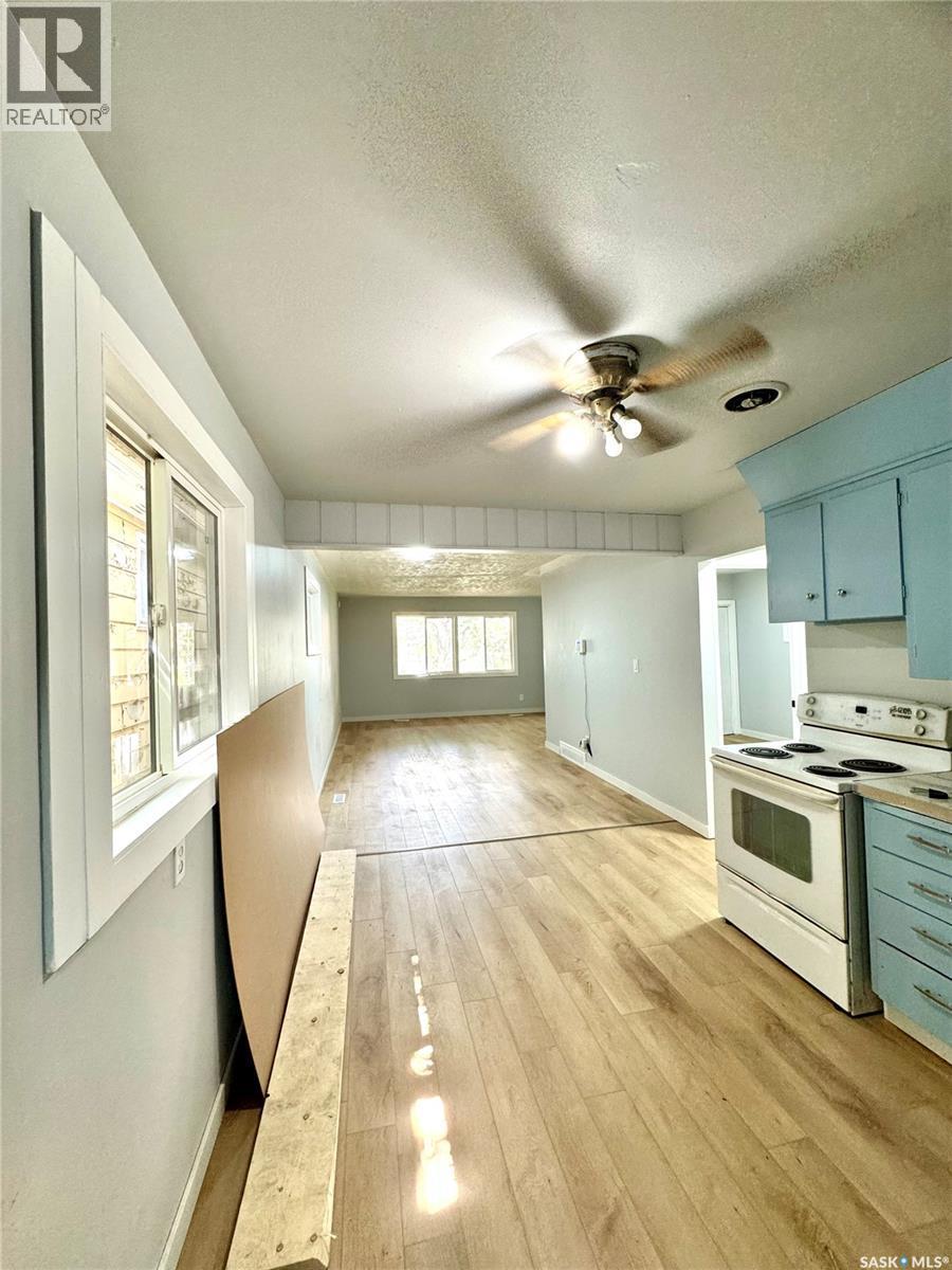 1157 Cameron Street, Regina, SK - Indoor Photo Showing Kitchen