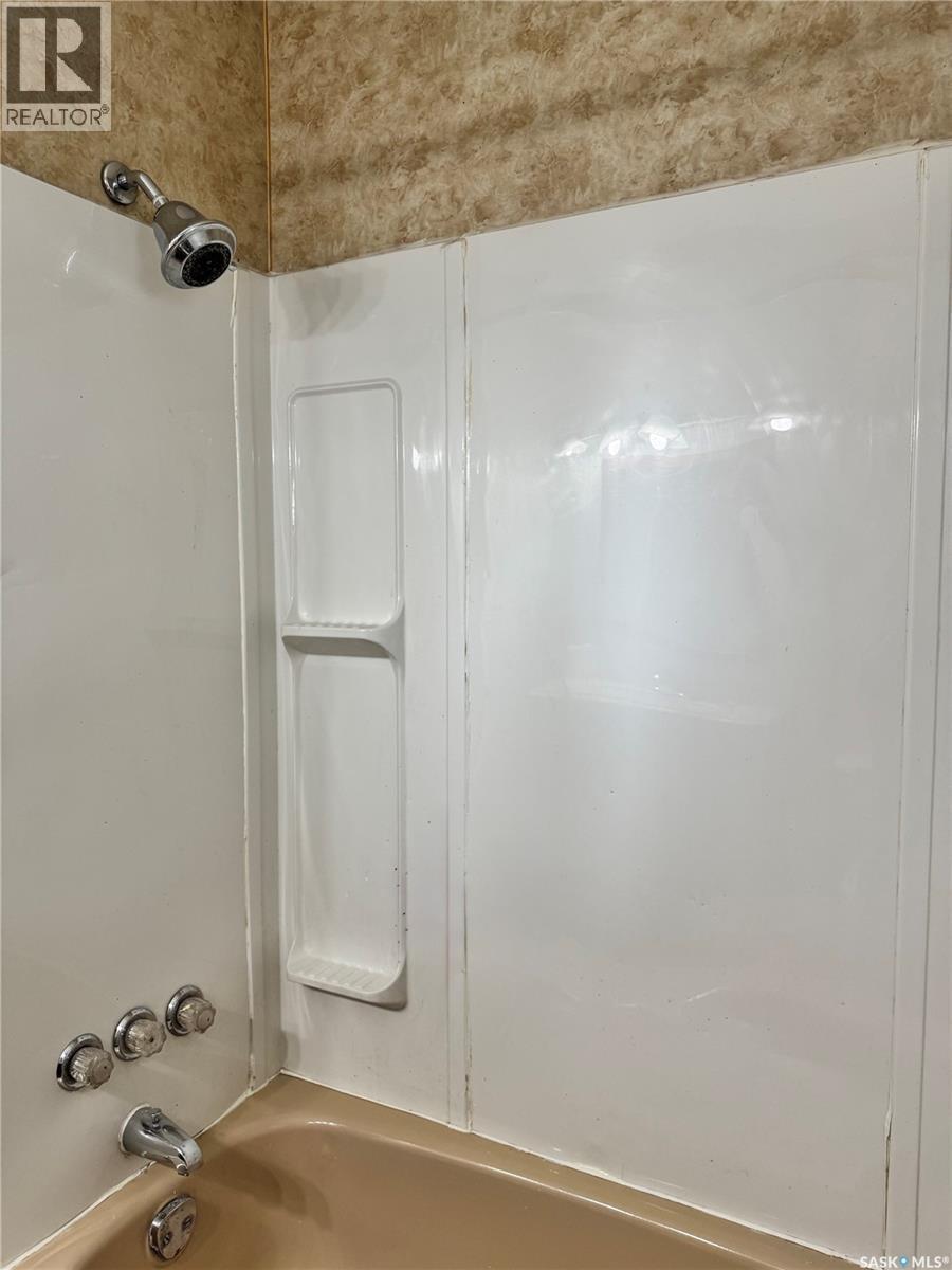1157 Cameron Street, Regina, SK - Indoor Photo Showing Bathroom