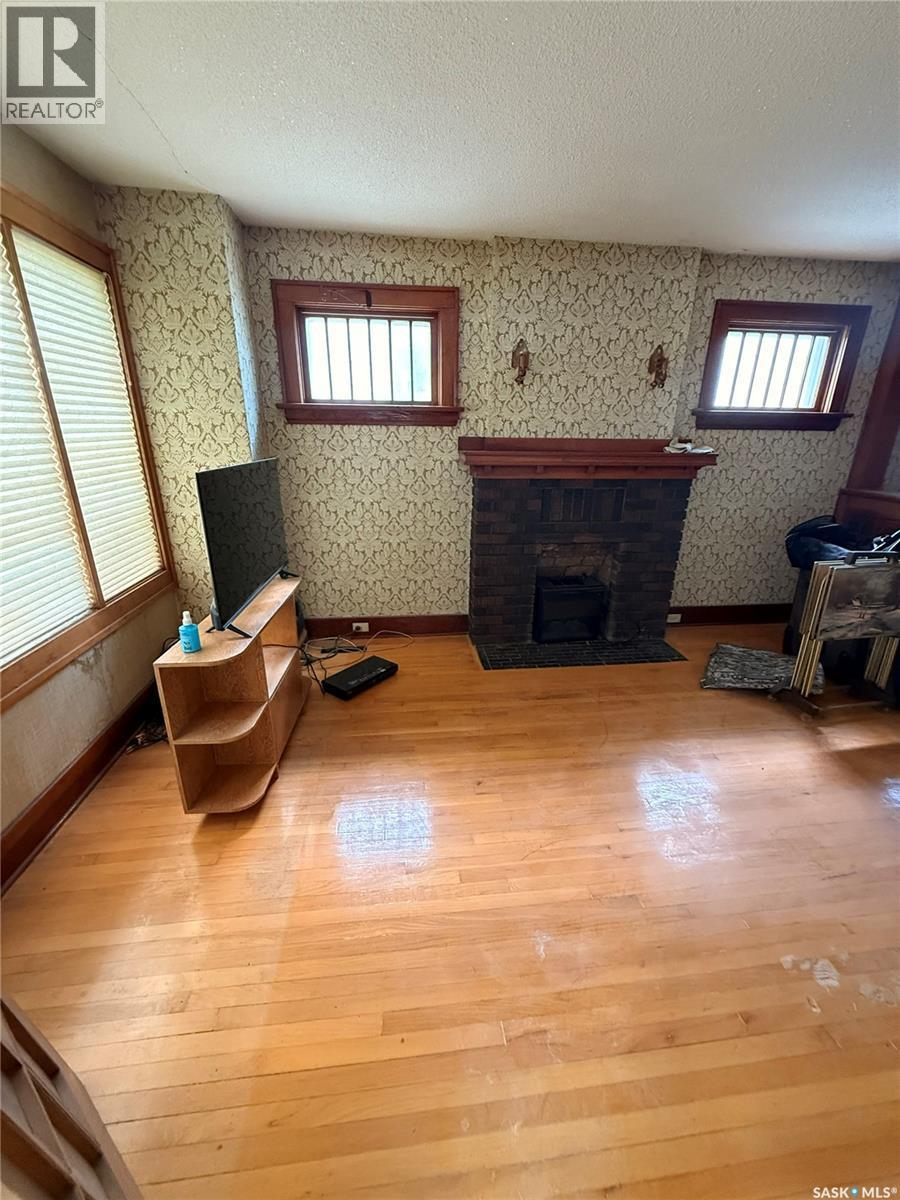 1370 Retallack Street, Regina, SK - Indoor With Fireplace