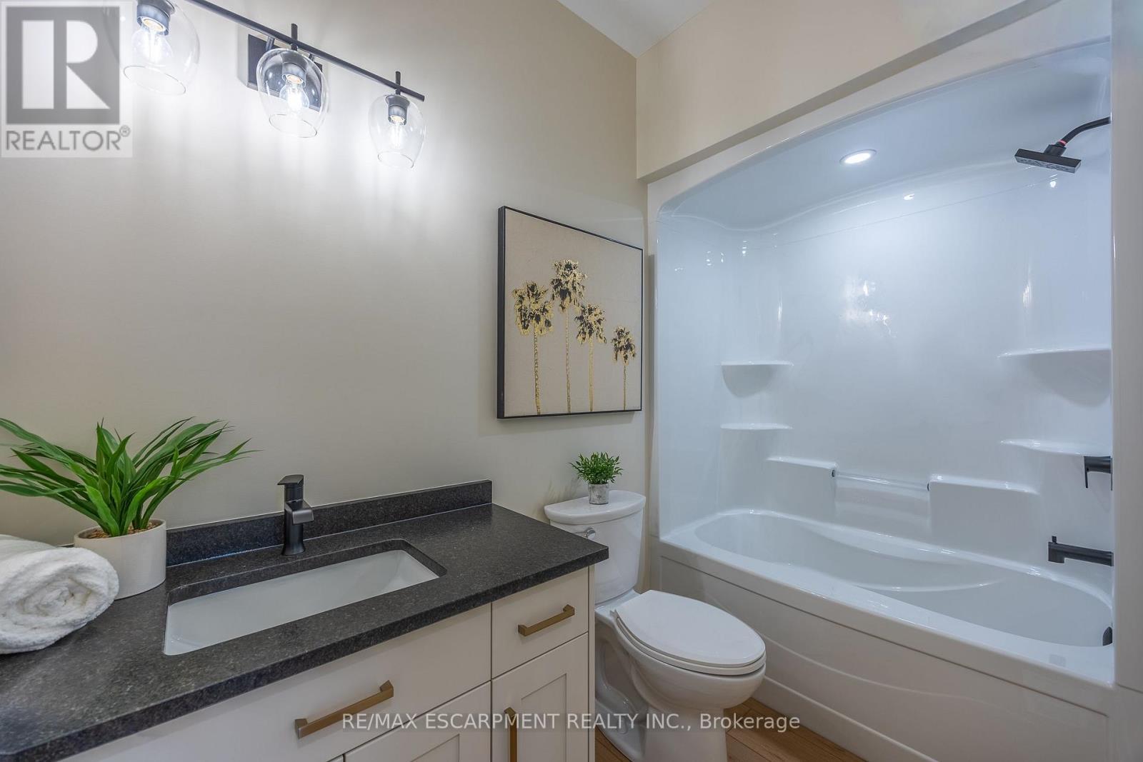 88 Craddock Boulevard, Haldimand, ON - Indoor Photo Showing Bathroom