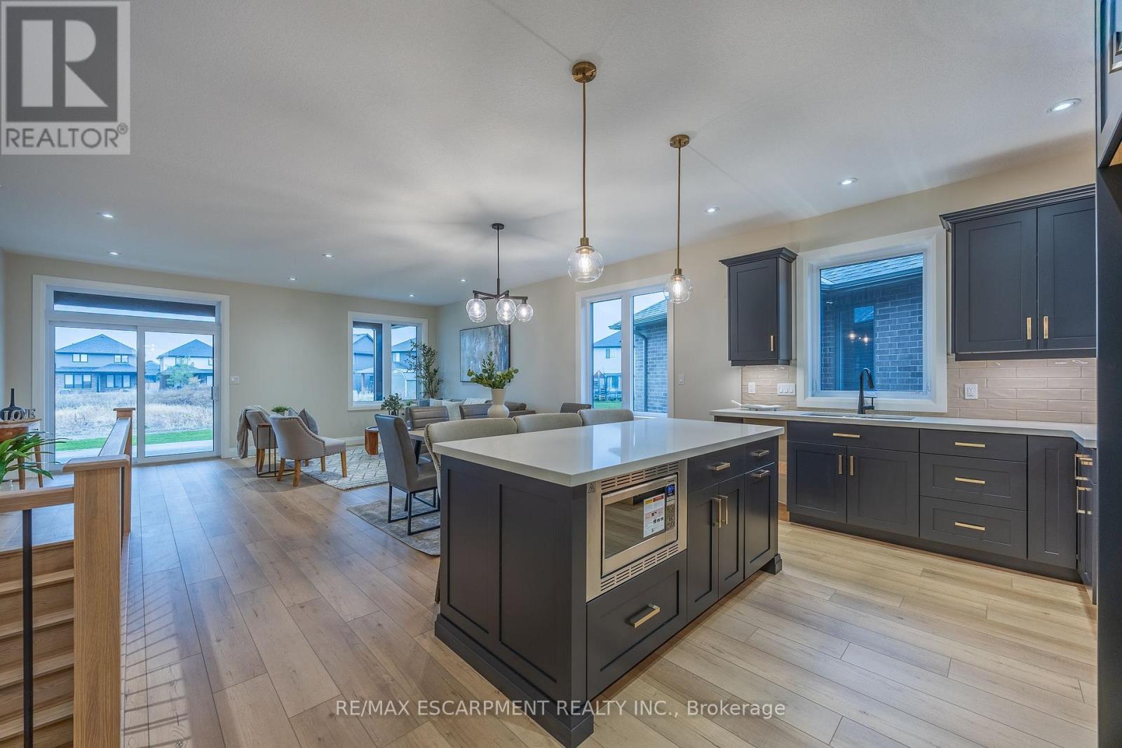 88 Craddock Boulevard, Haldimand, ON - Indoor Photo Showing Kitchen With Upgraded Kitchen