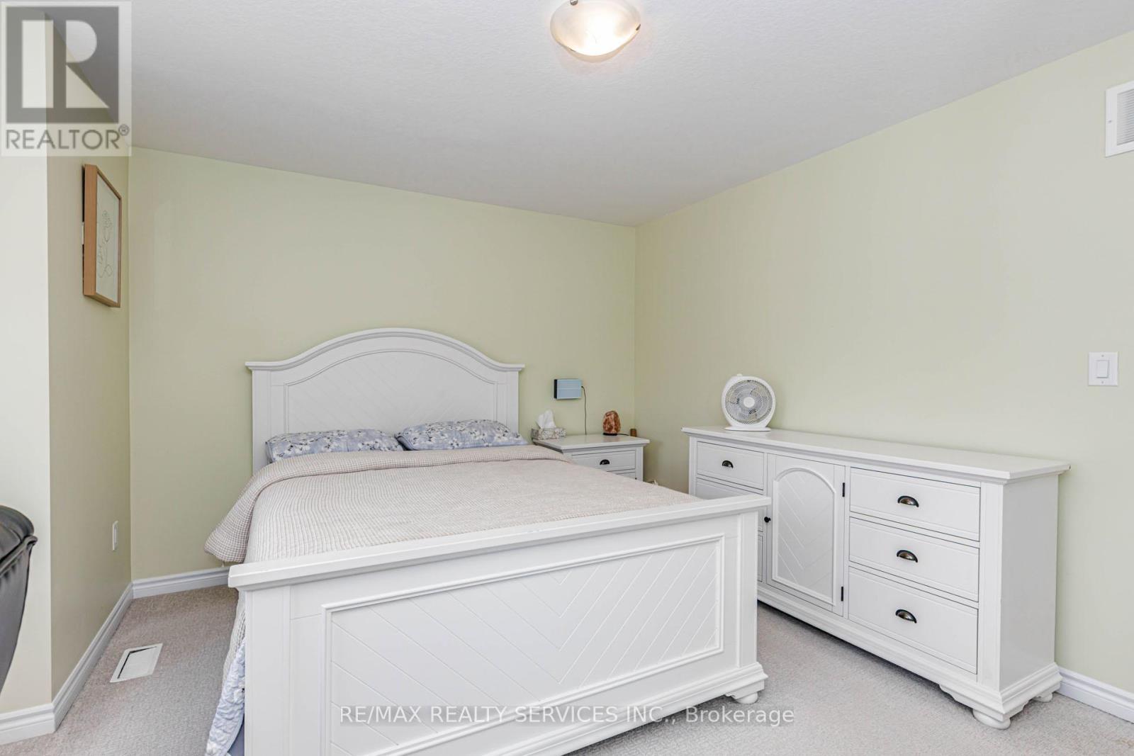 67 Malcolm Crescent, Haldimand, ON - Indoor Photo Showing Bedroom