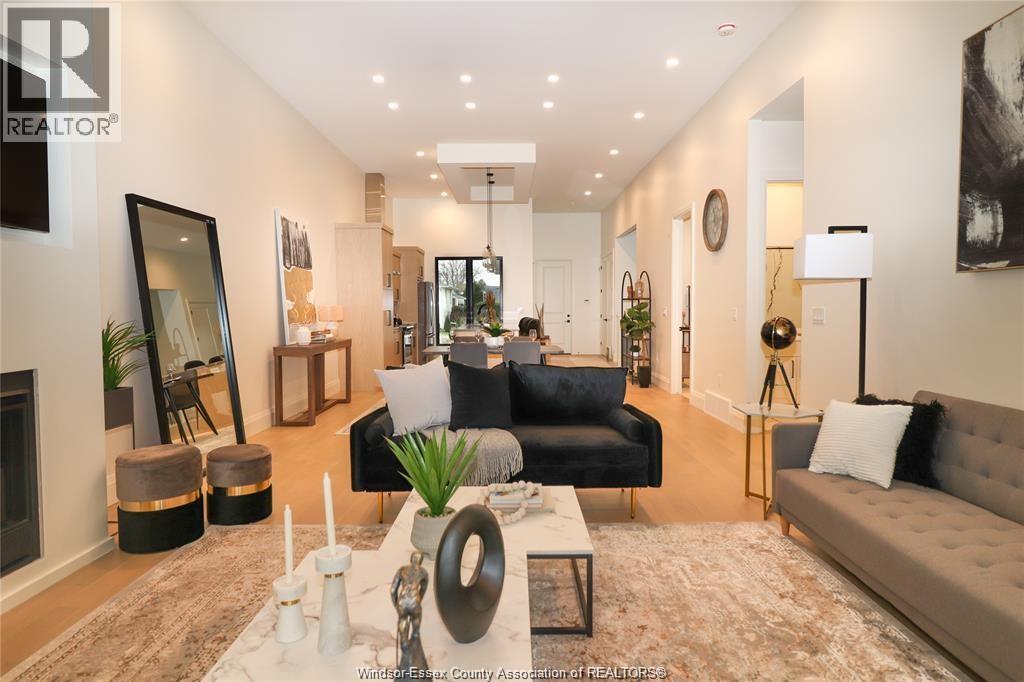 654 Lily Mac, Windsor, ON - Indoor Photo Showing Living Room With Fireplace