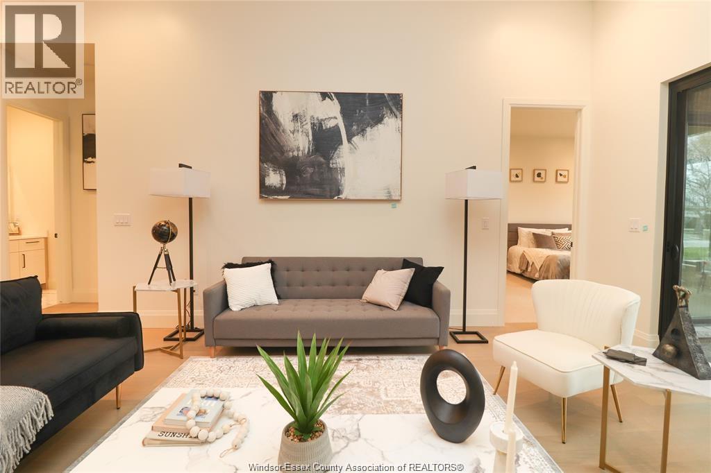654 Lily Mac, Windsor, ON - Indoor Photo Showing Living Room