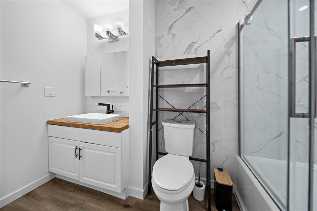 33 Maitland Drive, Winnipeg, MB - Indoor Photo Showing Bathroom