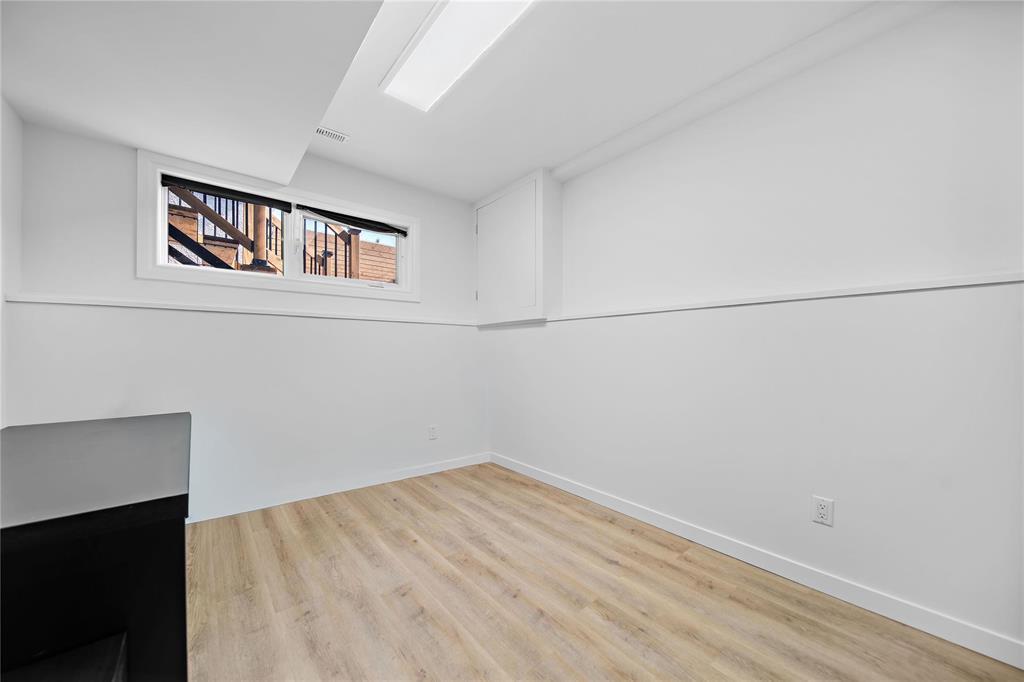 33 Maitland Drive, Winnipeg, MB - Indoor Photo Showing Other Room