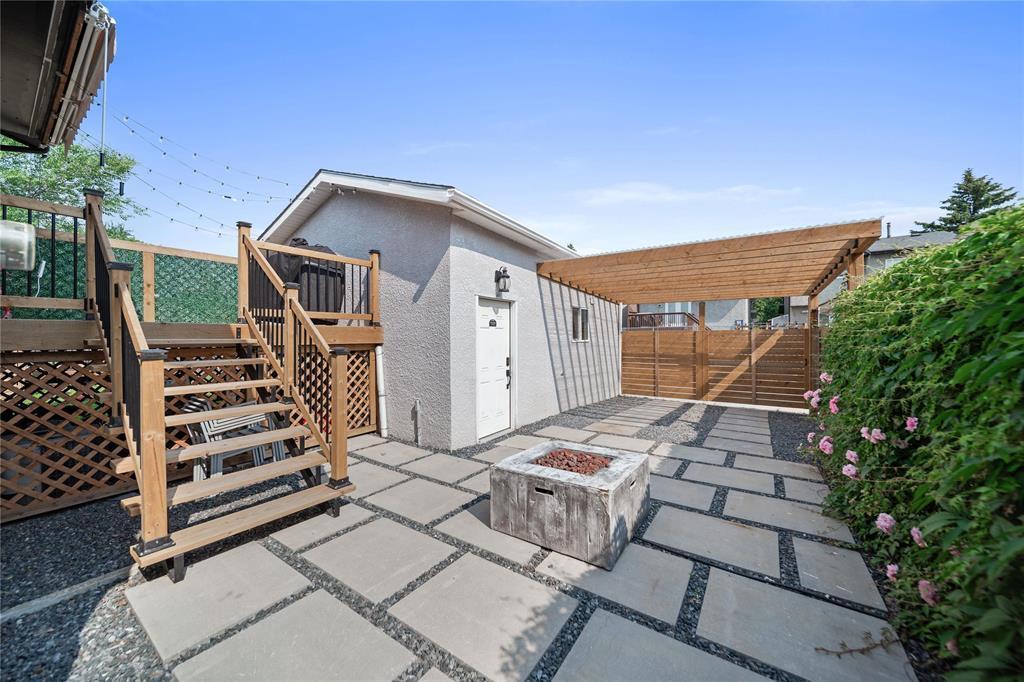 33 Maitland Drive, Winnipeg, MB - Outdoor With Exterior