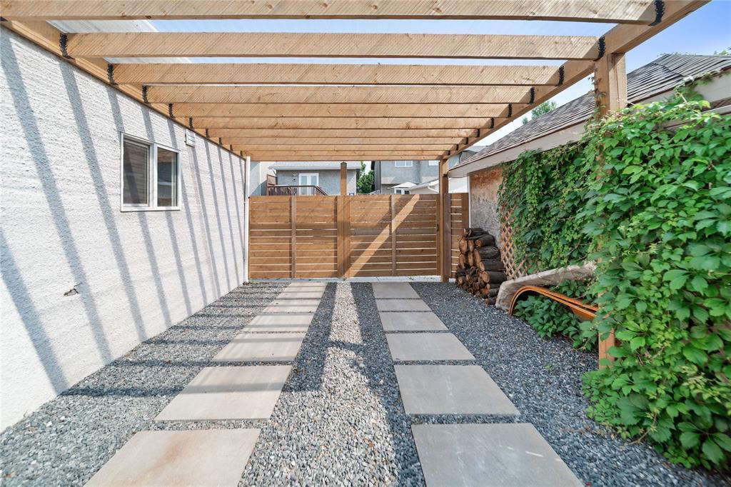 33 Maitland Drive, Winnipeg, MB - Outdoor