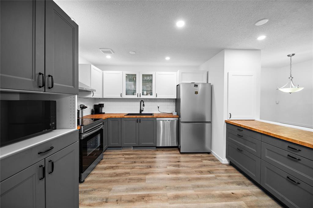 33 Maitland Drive, Winnipeg, MB - Indoor Photo Showing Kitchen