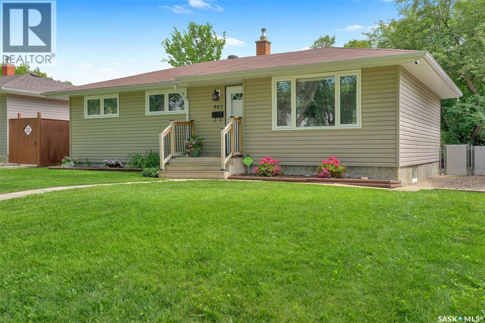 961 Garry Street, Regina, SK - Outdoor