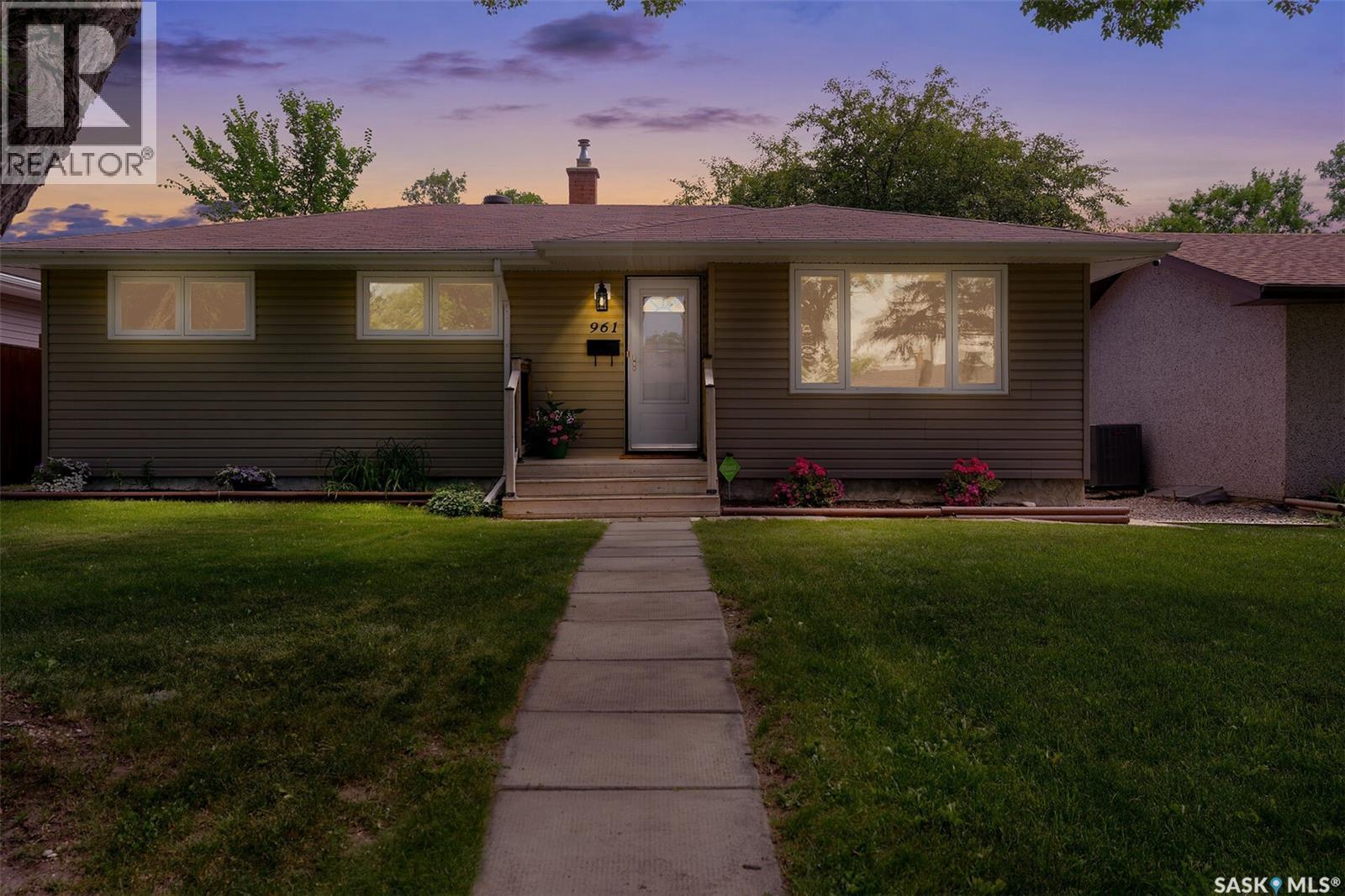 961 Garry Street, Regina, SK - Outdoor
