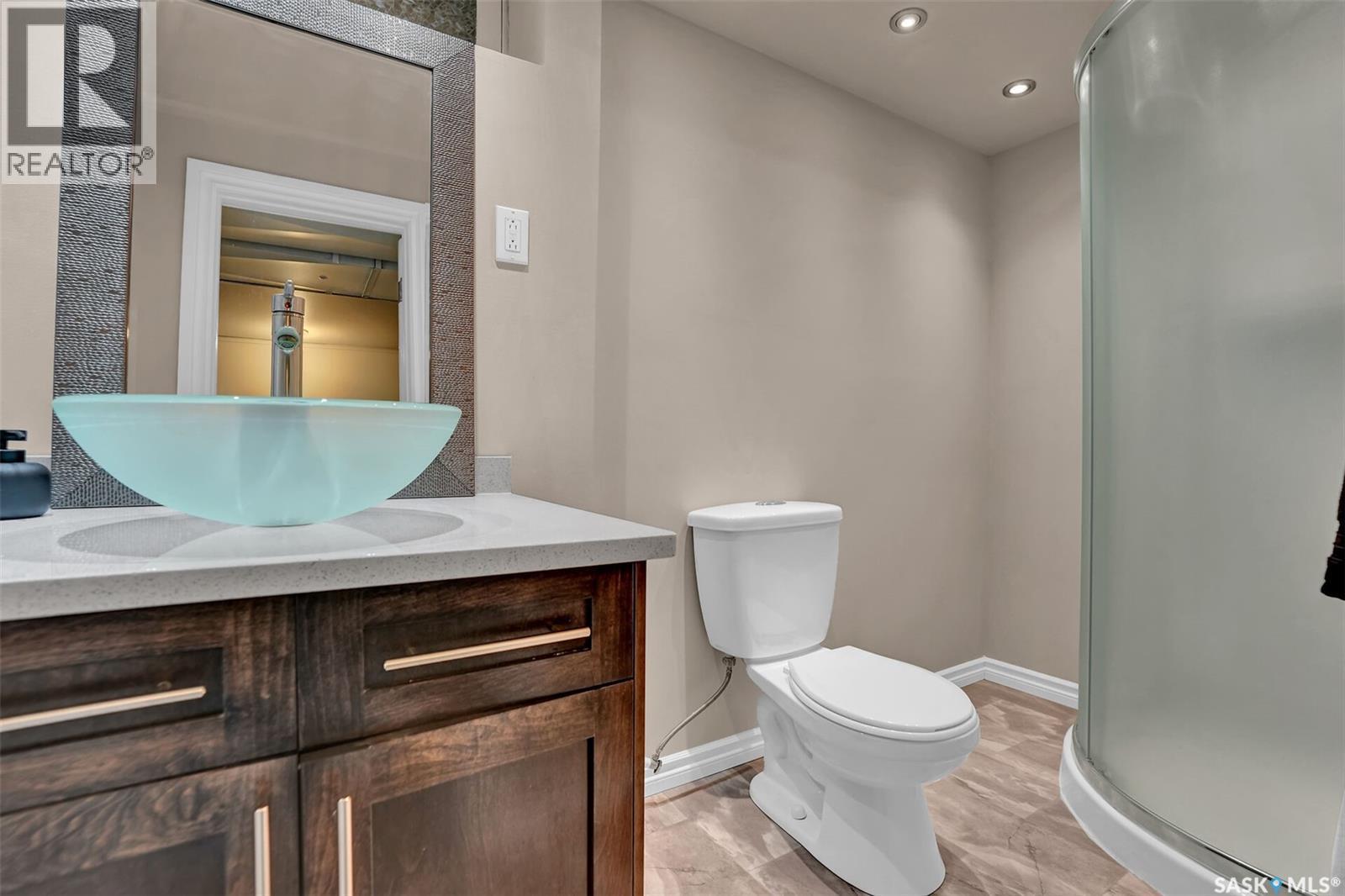 961 Garry Street, Regina, SK - Indoor Photo Showing Bathroom