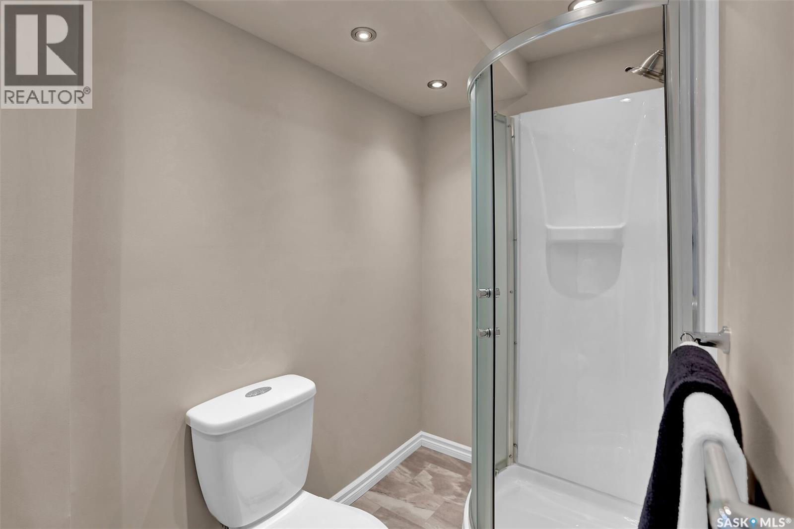 961 Garry Street, Regina, SK - Indoor Photo Showing Bathroom