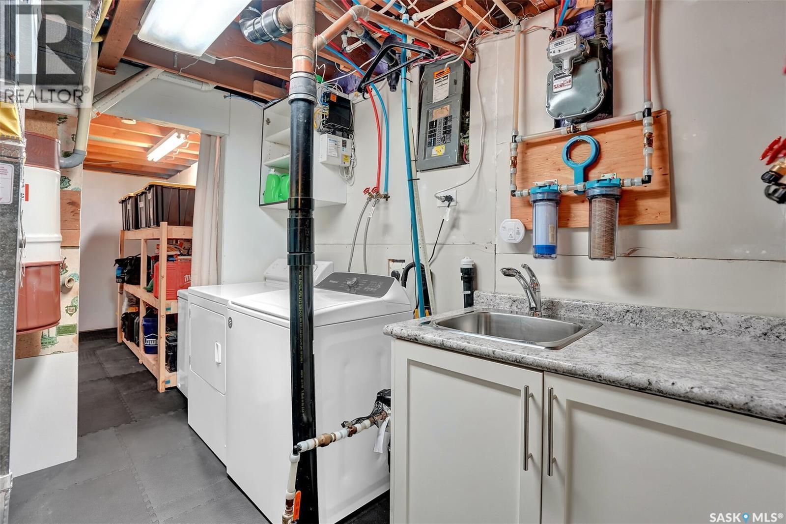 961 Garry Street, Regina, SK - Indoor Photo Showing Laundry Room