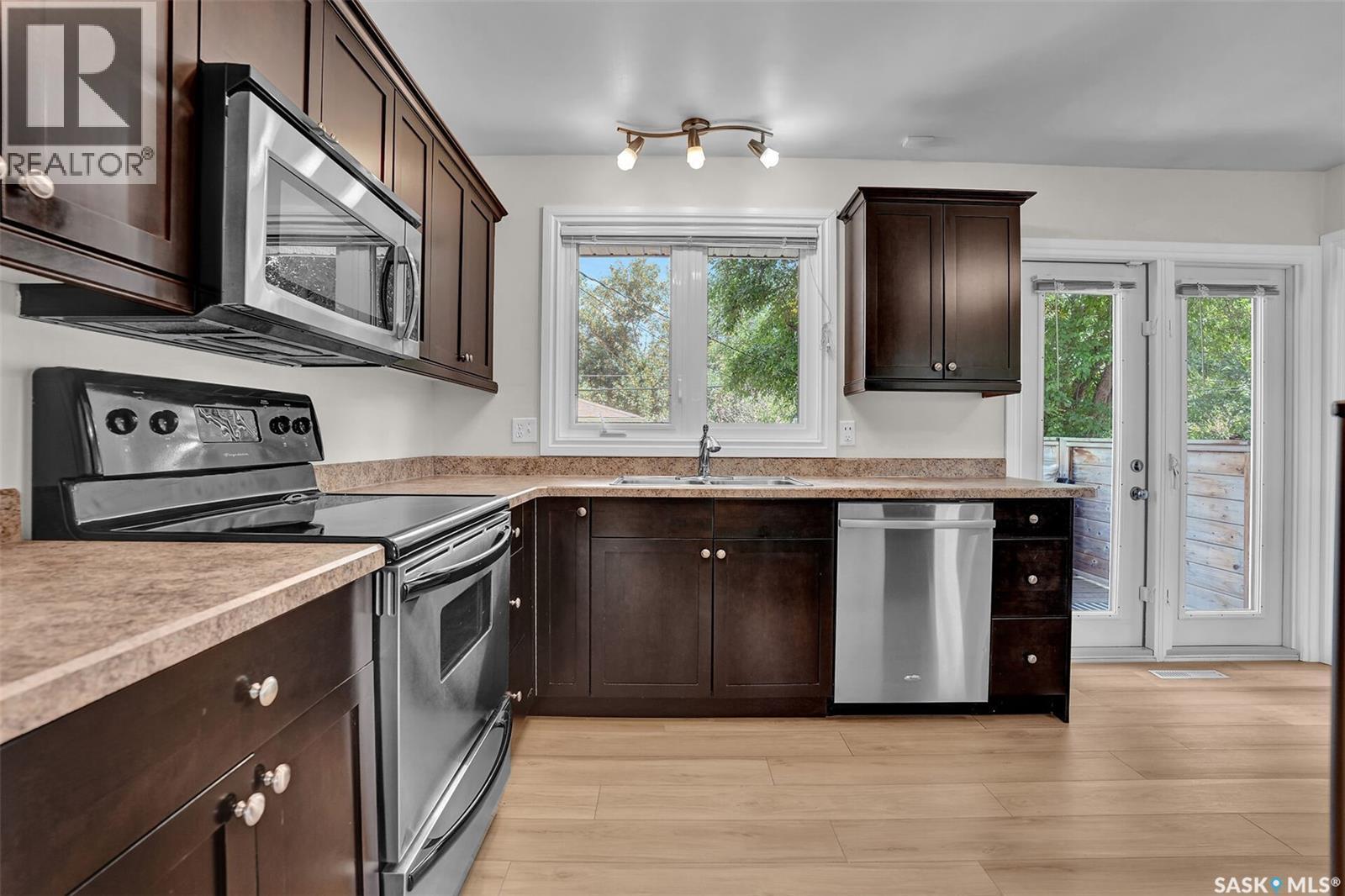 961 Garry Street, Regina, SK - Indoor Photo Showing Kitchen