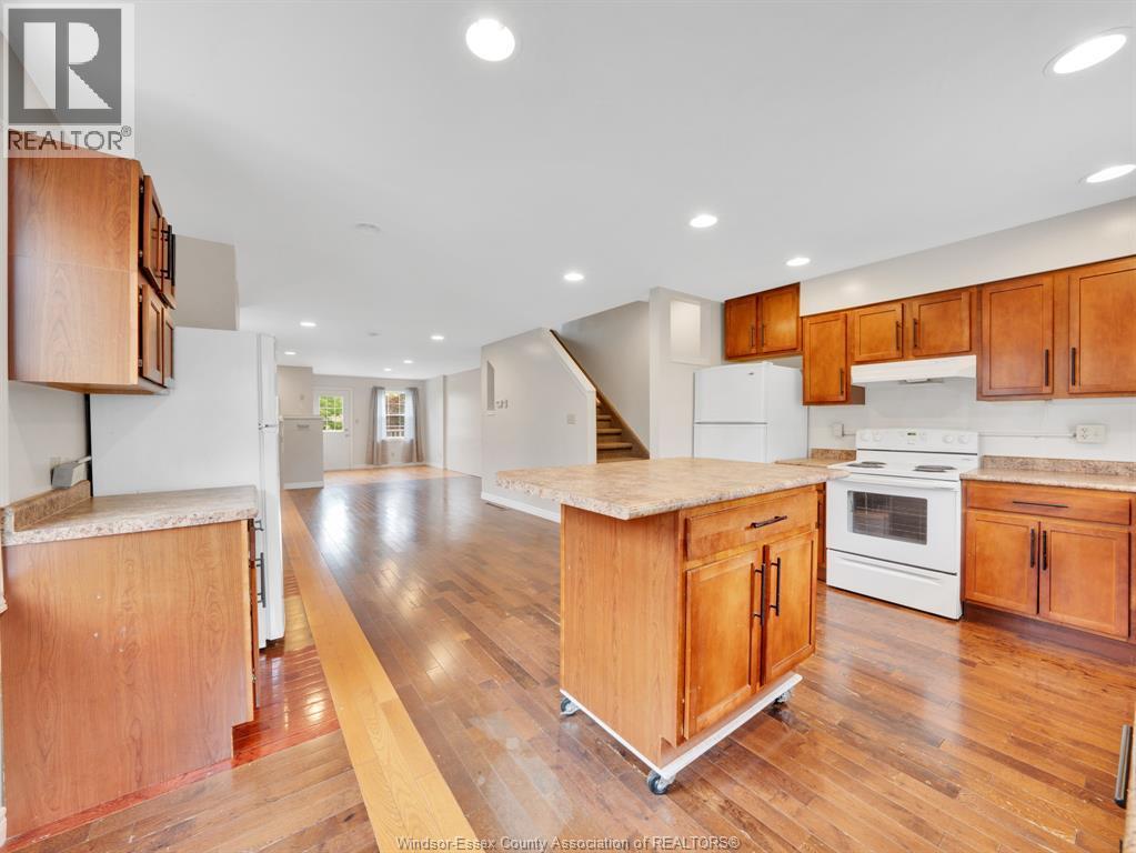 2929 Donnelly, Windsor, ON - Indoor Photo Showing Kitchen