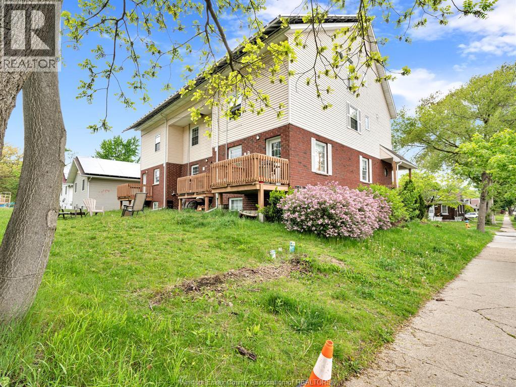 2929 Donnelly, Windsor, ON - Outdoor With Deck Patio Veranda