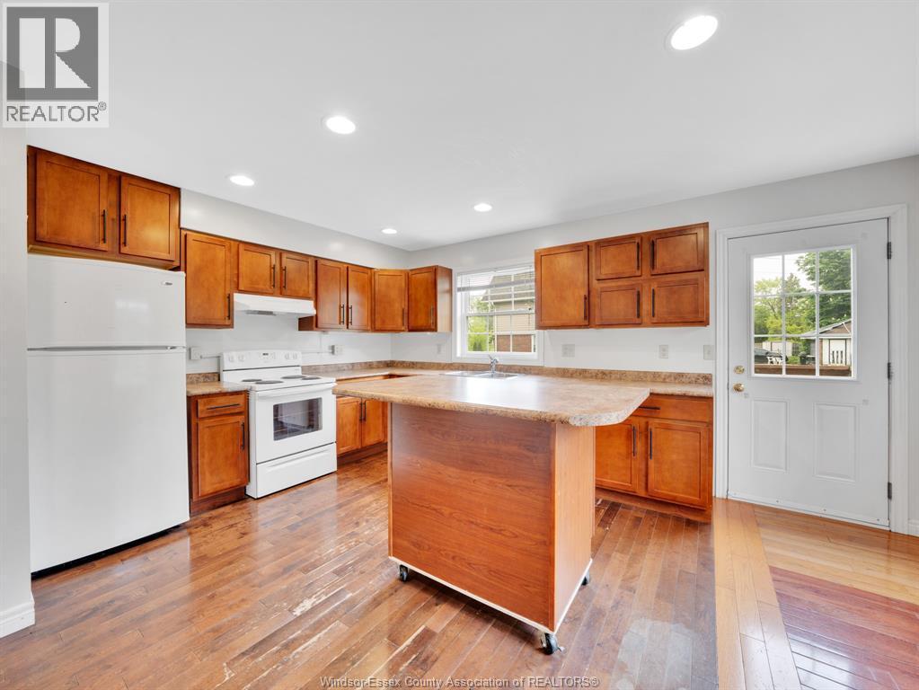 2929 Donnelly, Windsor, ON - Indoor Photo Showing Kitchen