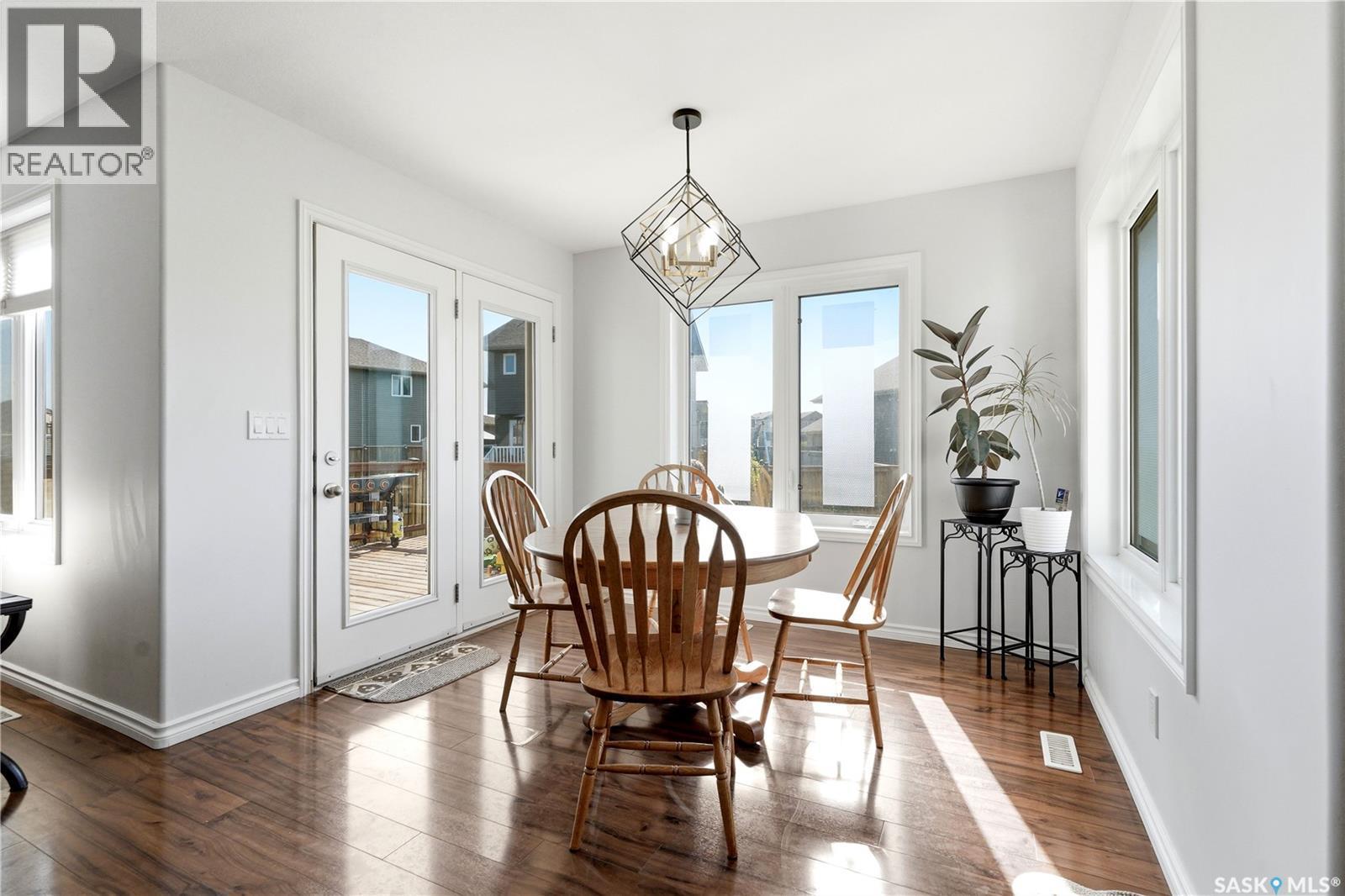 668 Lehrer Crescent, Saskatoon, SK - Indoor Photo Showing Dining Room