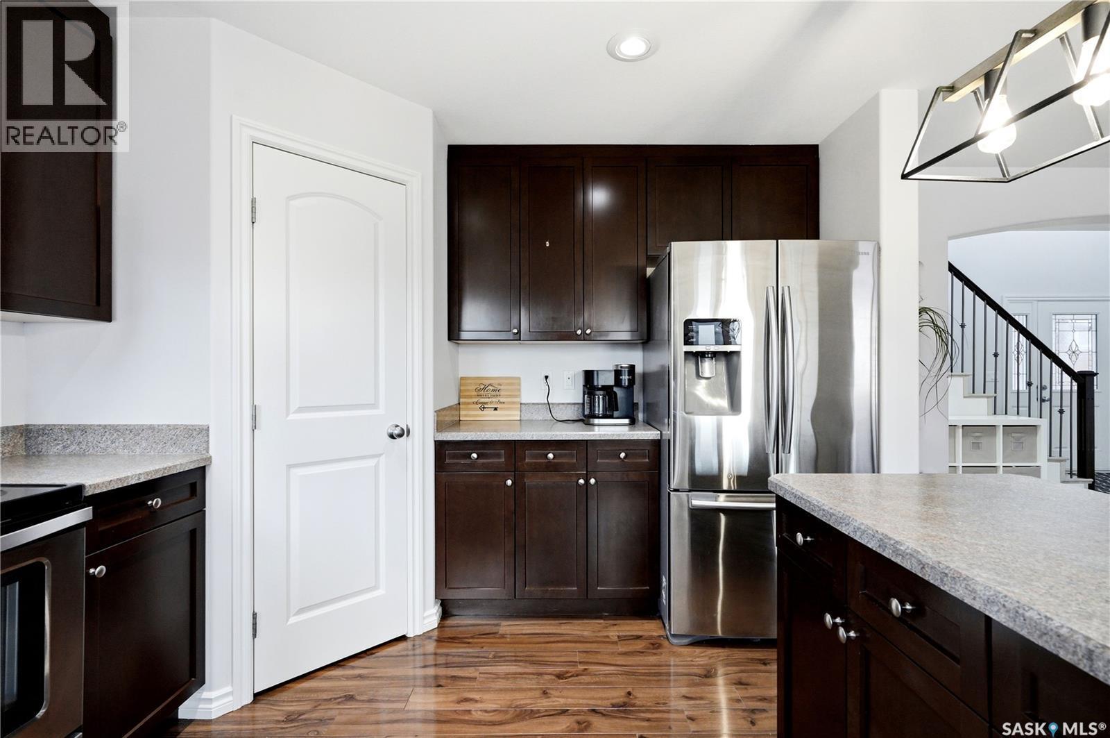 668 Lehrer Crescent, Saskatoon, SK - Indoor Photo Showing Kitchen