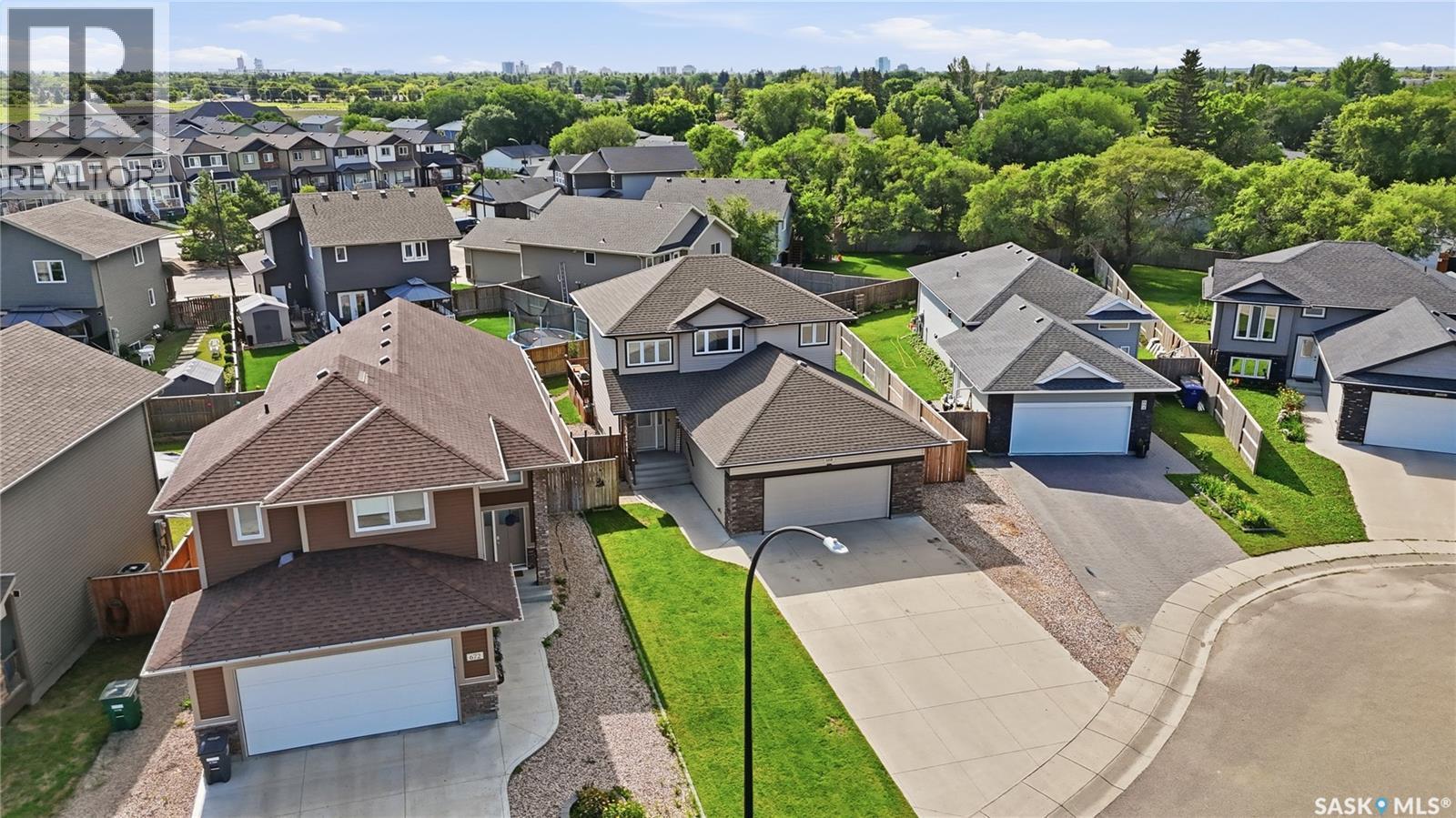 668 Lehrer Crescent, Saskatoon, SK - Outdoor With Facade