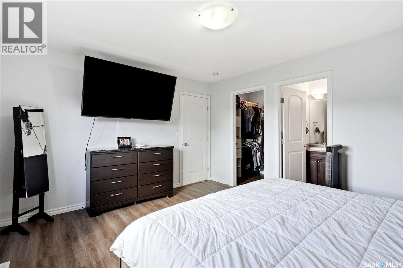 668 Lehrer Crescent, Saskatoon, SK - Indoor Photo Showing Bedroom